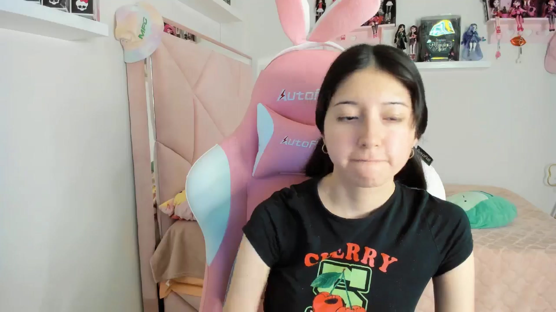 Gallery image thumbnail from Cherrycute666's myfreecams stream on, 11/08/2024, 06:55 image 13 of 20