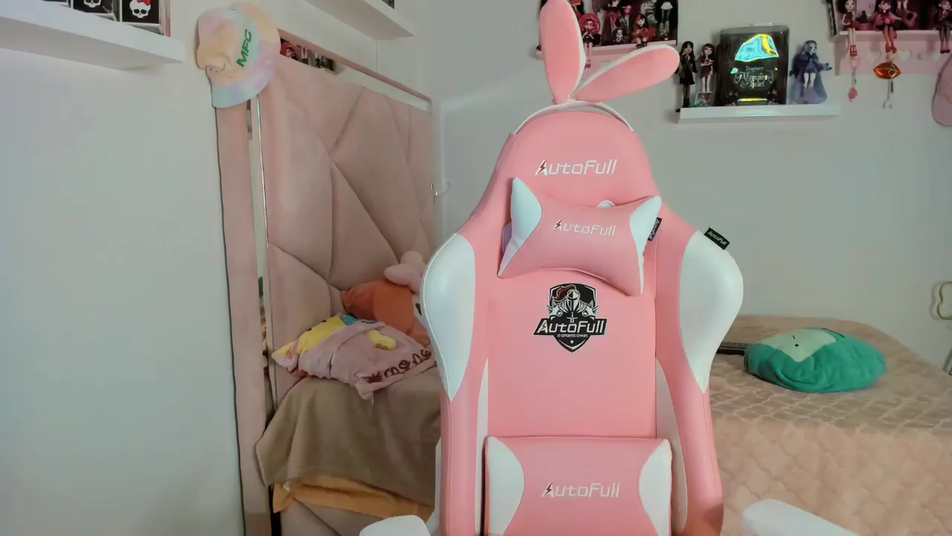 Gallery image thumbnail from Cherrycute666's myfreecams stream on, 11/08/2024, 06:55 image 17 of 20