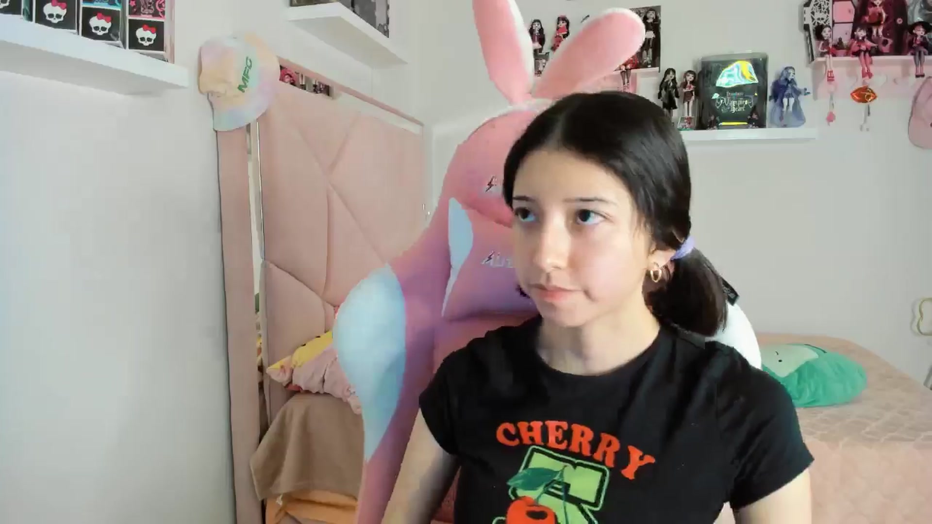 Gallery image thumbnail from Cherrycute666's myfreecams stream on, 11/08/2024, 06:55 image 10 of 20