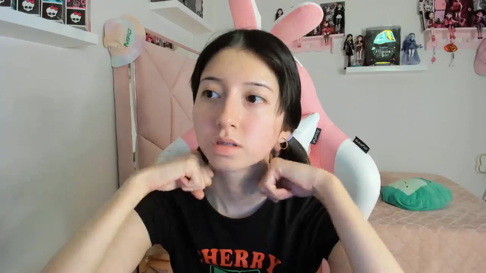 Gallery image thumbnail from Cherrycute666's myfreecams stream on, 11/08/2024, 06:55 image 11 of 20