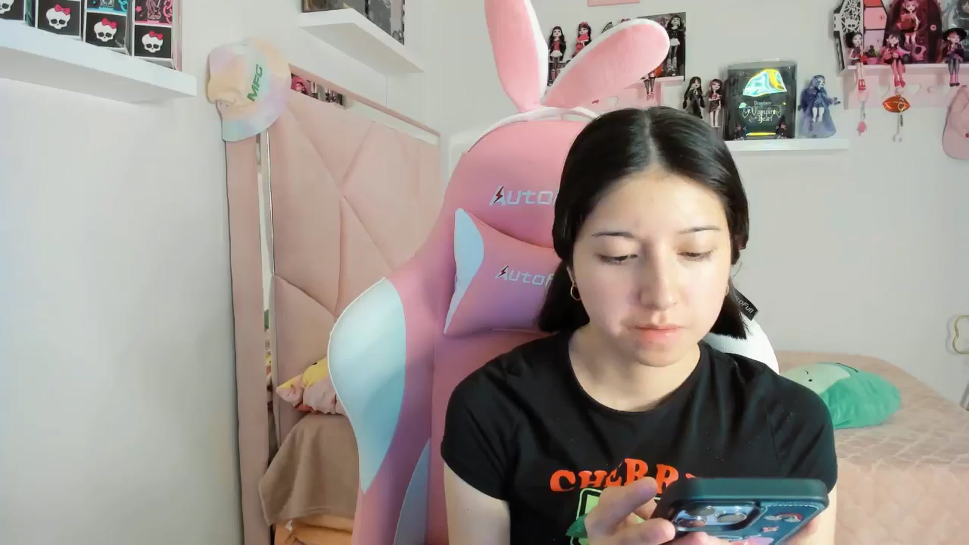 Gallery image thumbnail from Cherrycute666's myfreecams stream on, 11/08/2024, 06:55 image 9 of 20