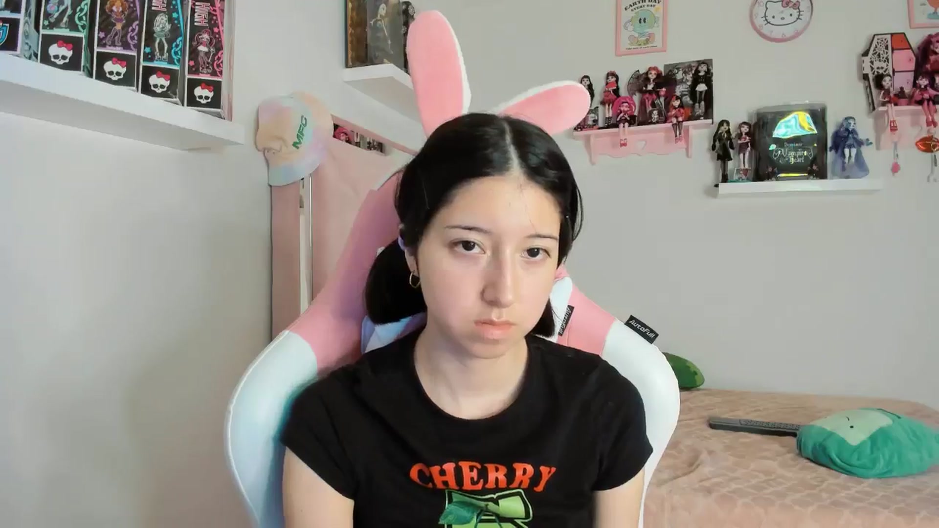 Gallery image thumbnail from Cherrycute666's myfreecams stream on, 11/08/2024, 08:42 image 13 of 20