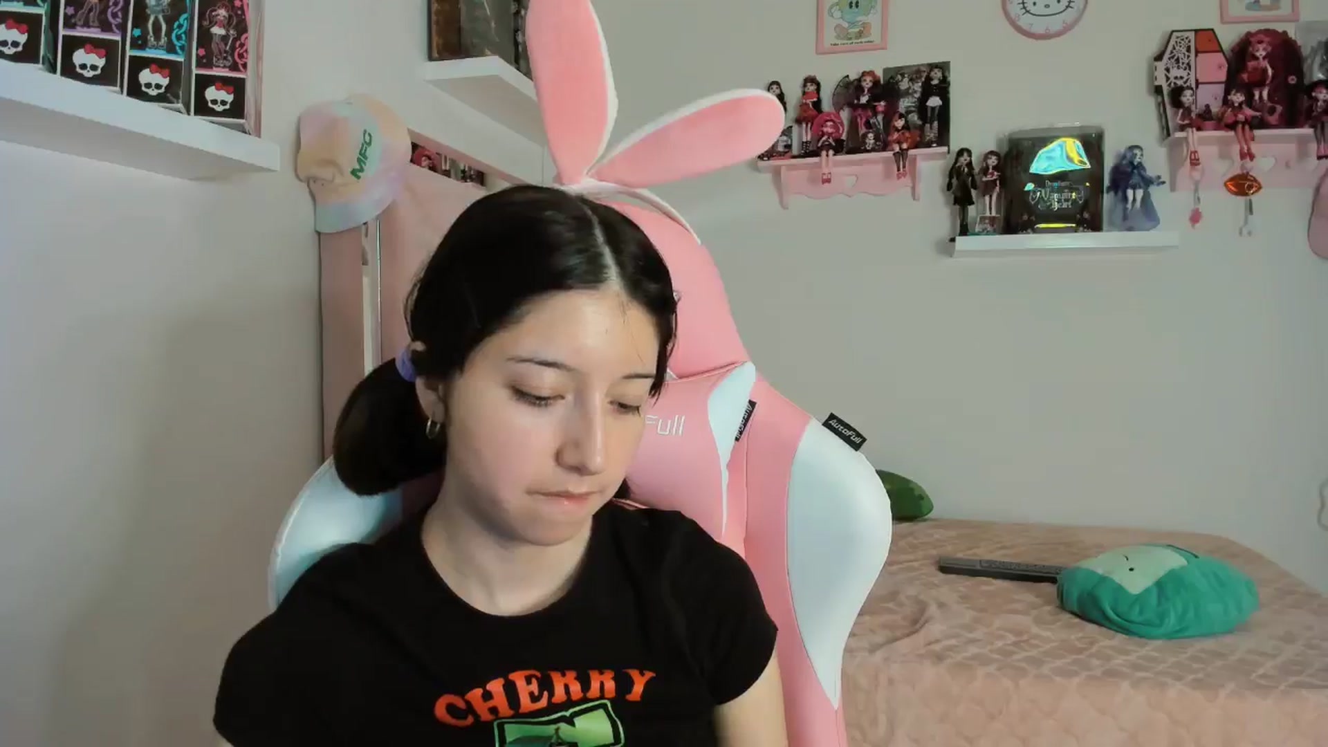 Gallery image thumbnail from Cherrycute666's myfreecams stream on, 11/08/2024, 08:42 image 10 of 20
