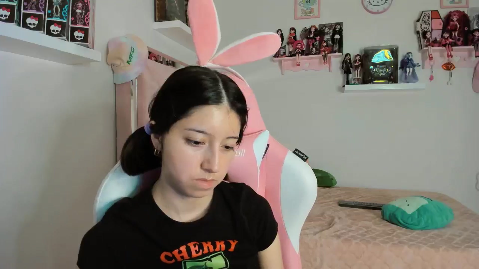 Gallery image thumbnail from Cherrycute666's myfreecams stream on, 11/08/2024, 08:42 image 9 of 20
