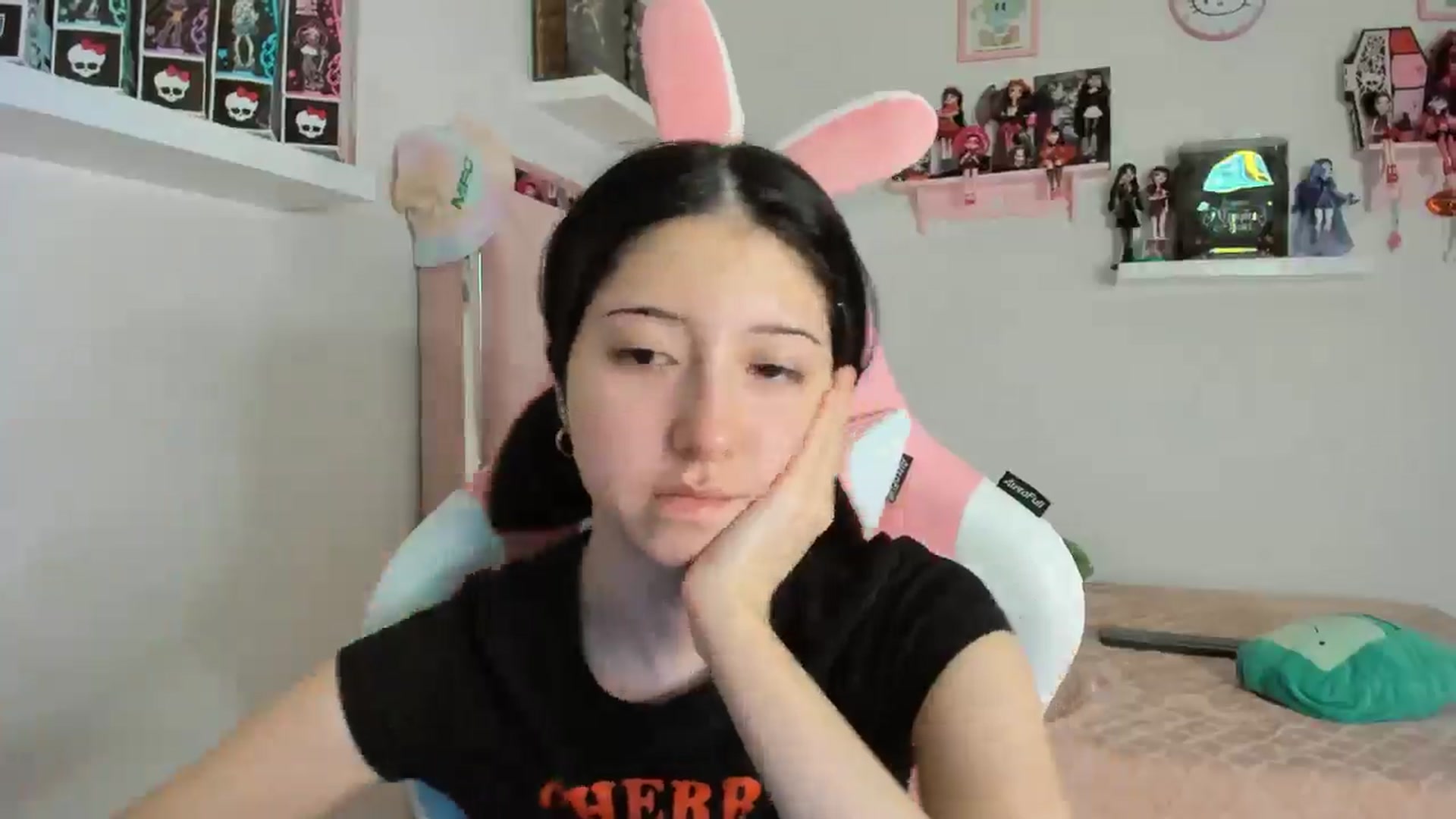 Gallery image thumbnail from Cherrycute666's myfreecams stream on, 11/08/2024, 08:42 image 17 of 20