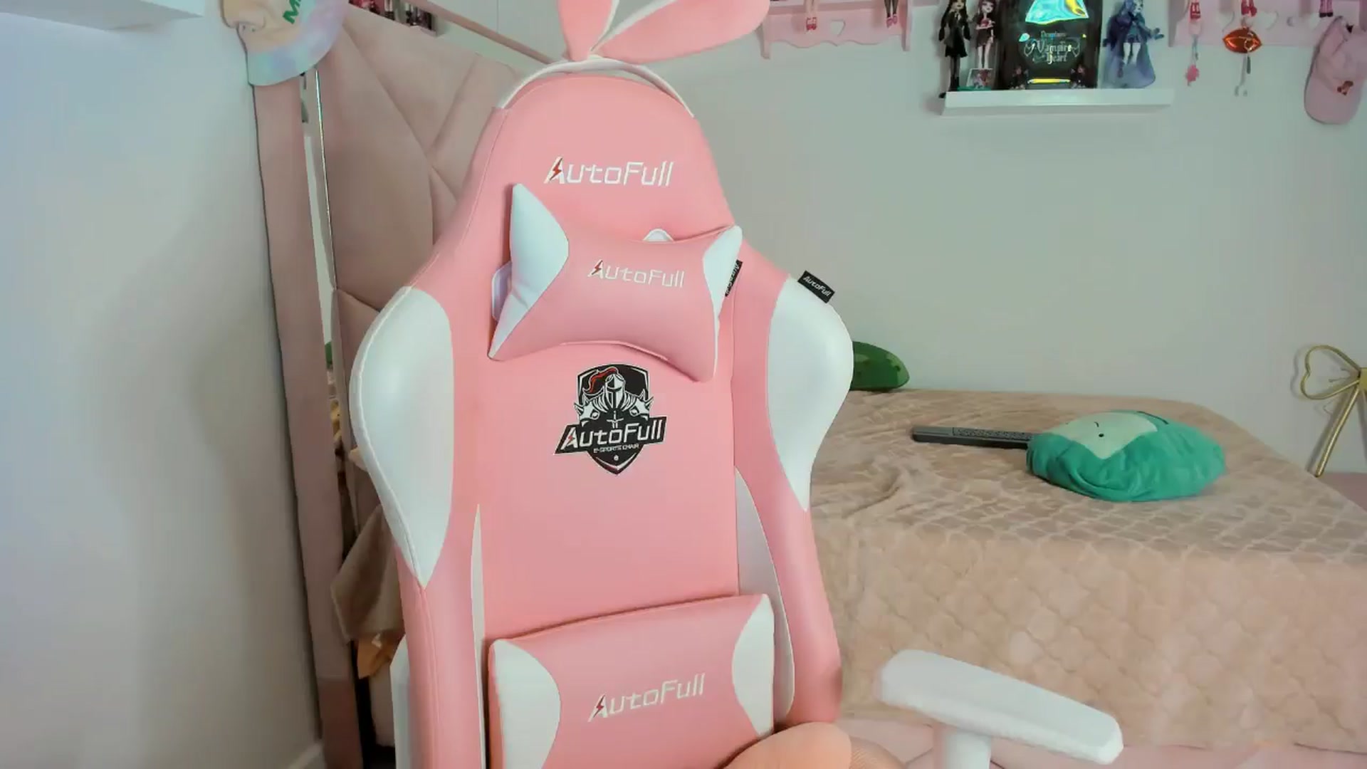 Gallery image thumbnail from Cherrycute666's myfreecams stream on, 11/08/2024, 08:42 image 7 of 20