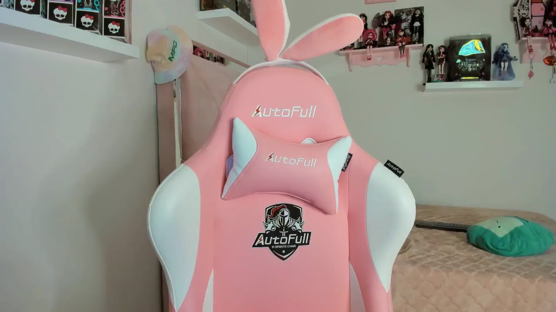 Gallery image thumbnail from Cherrycute666's myfreecams stream on, 11/08/2024, 08:42 image 19 of 20