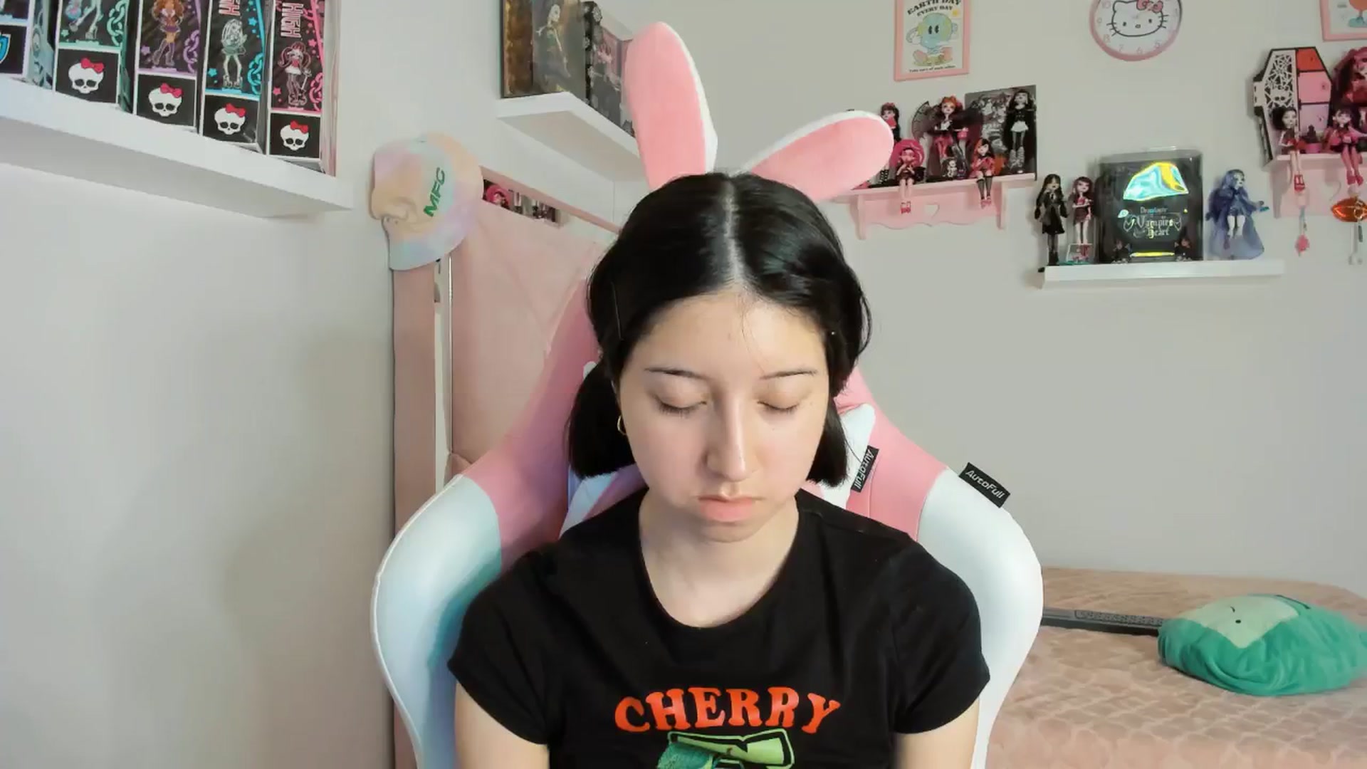 Gallery image thumbnail from Cherrycute666's myfreecams stream on, 11/08/2024, 08:42 image 14 of 20