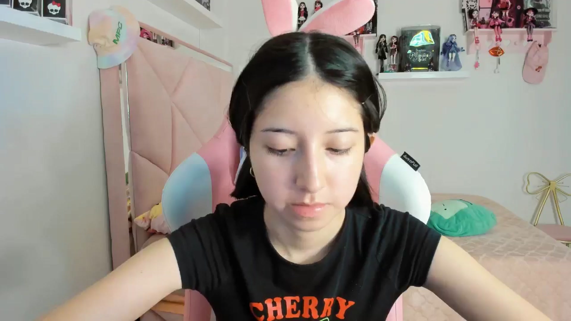 Gallery image thumbnail from Cherrycute666's myfreecams stream on, 11/08/2024, 08:42 image 2 of 20