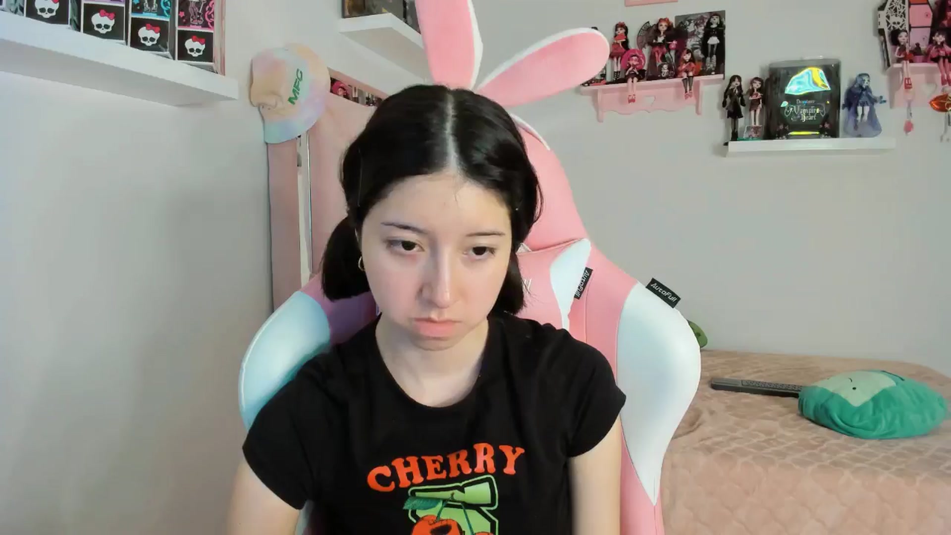 Gallery image thumbnail from Cherrycute666's myfreecams stream on, 11/08/2024, 08:42 image 18 of 20