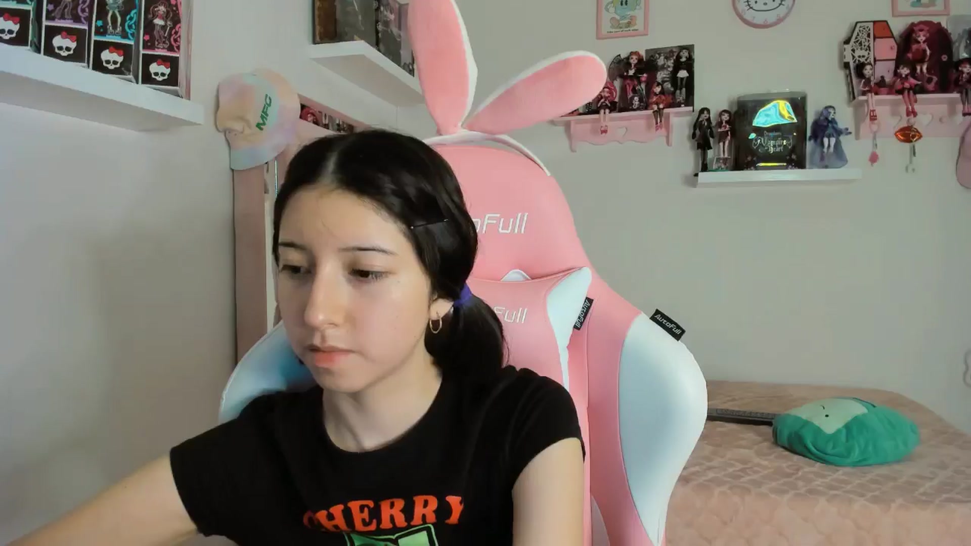 Gallery image thumbnail from Cherrycute666's myfreecams stream on, 11/08/2024, 08:42 image 11 of 20