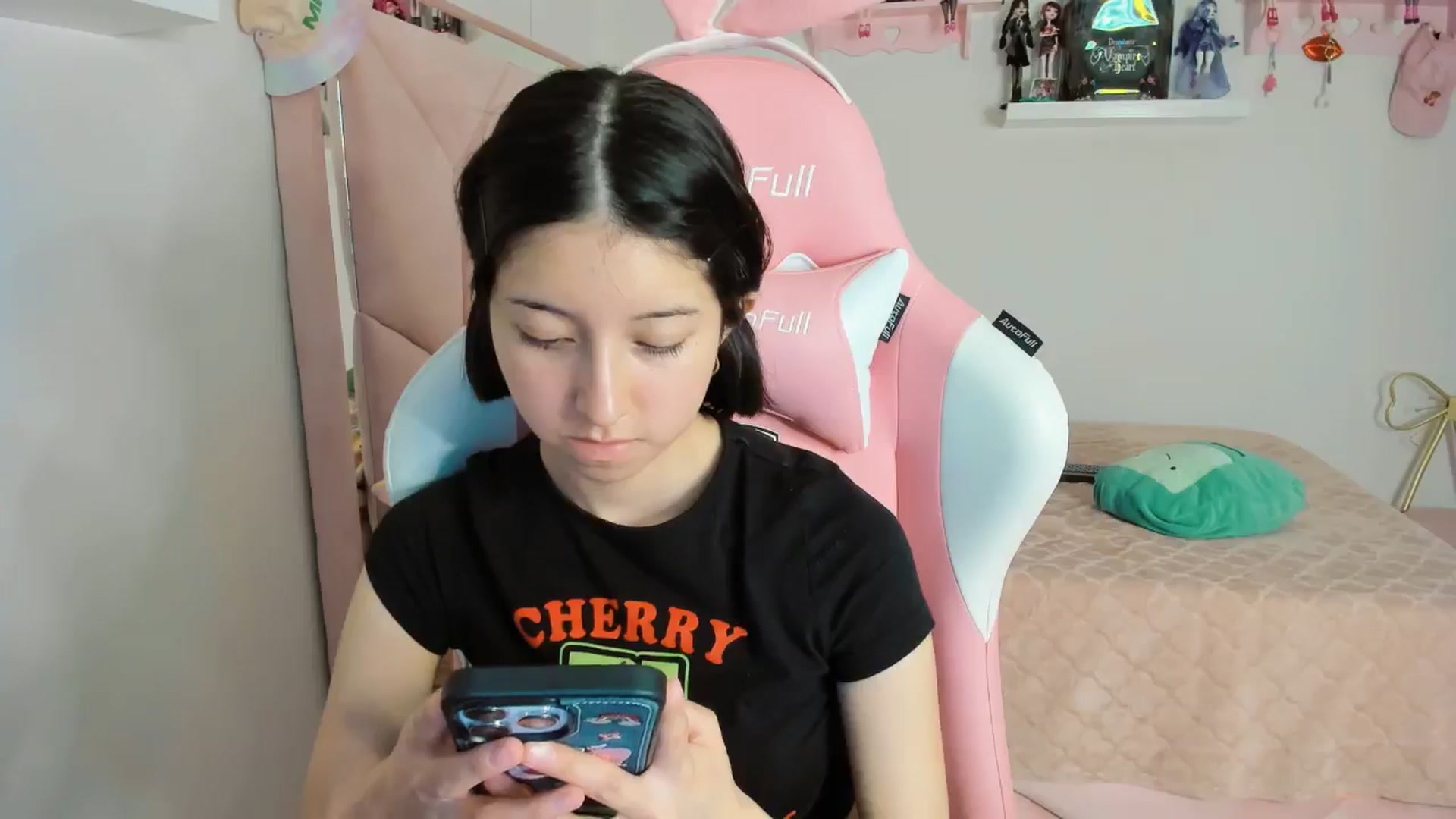 Gallery image thumbnail from Cherrycute666's myfreecams stream on, 11/08/2024, 08:42 image 6 of 20