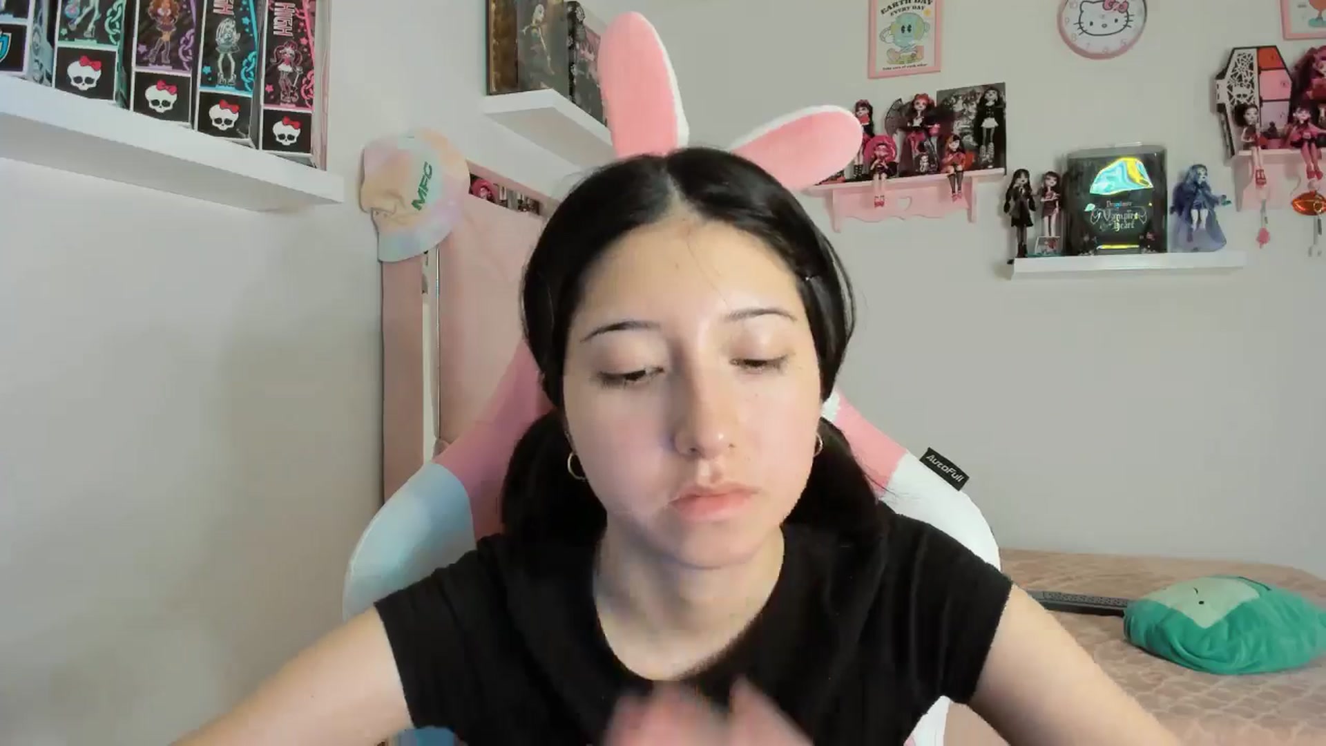 Gallery image thumbnail from Cherrycute666's myfreecams stream on, 11/08/2024, 08:42 image 16 of 20