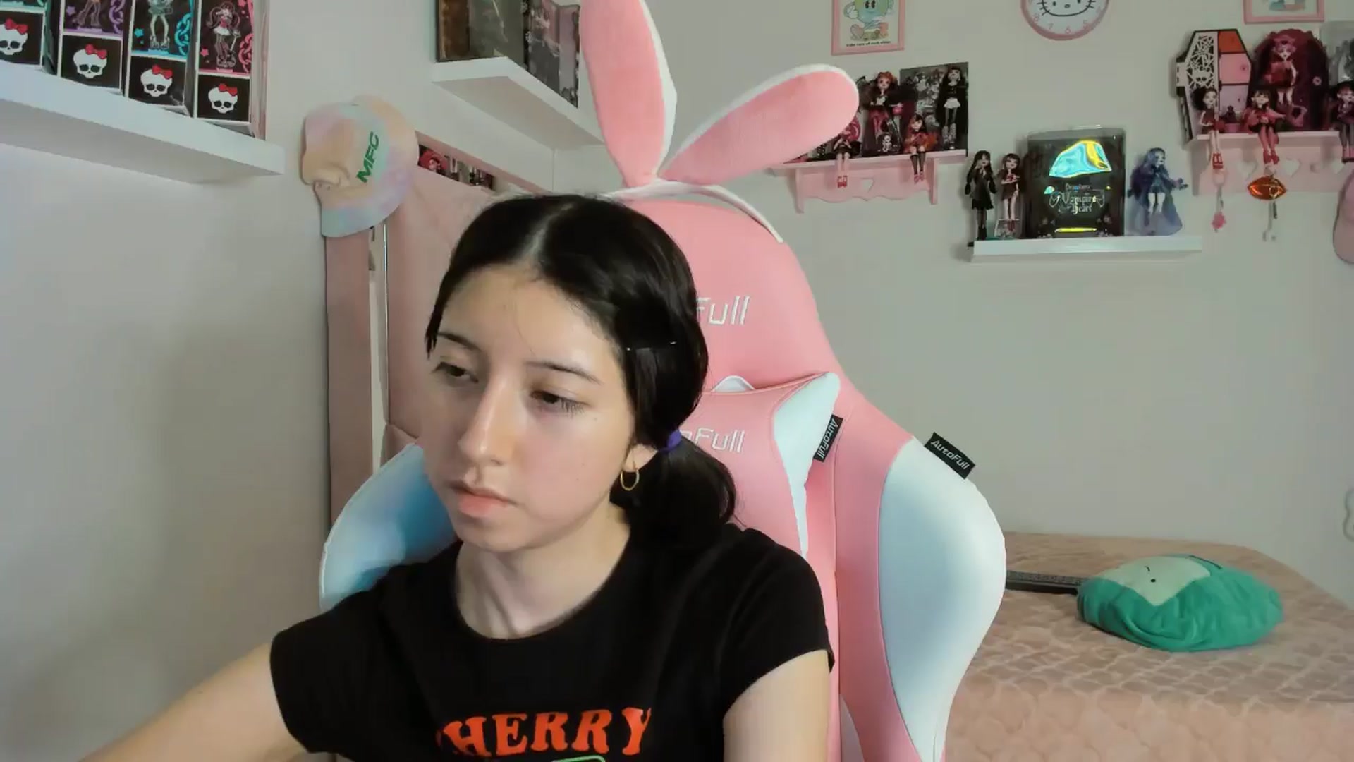 Gallery image thumbnail from Cherrycute666's myfreecams stream on, 11/08/2024, 08:42 image 12 of 20
