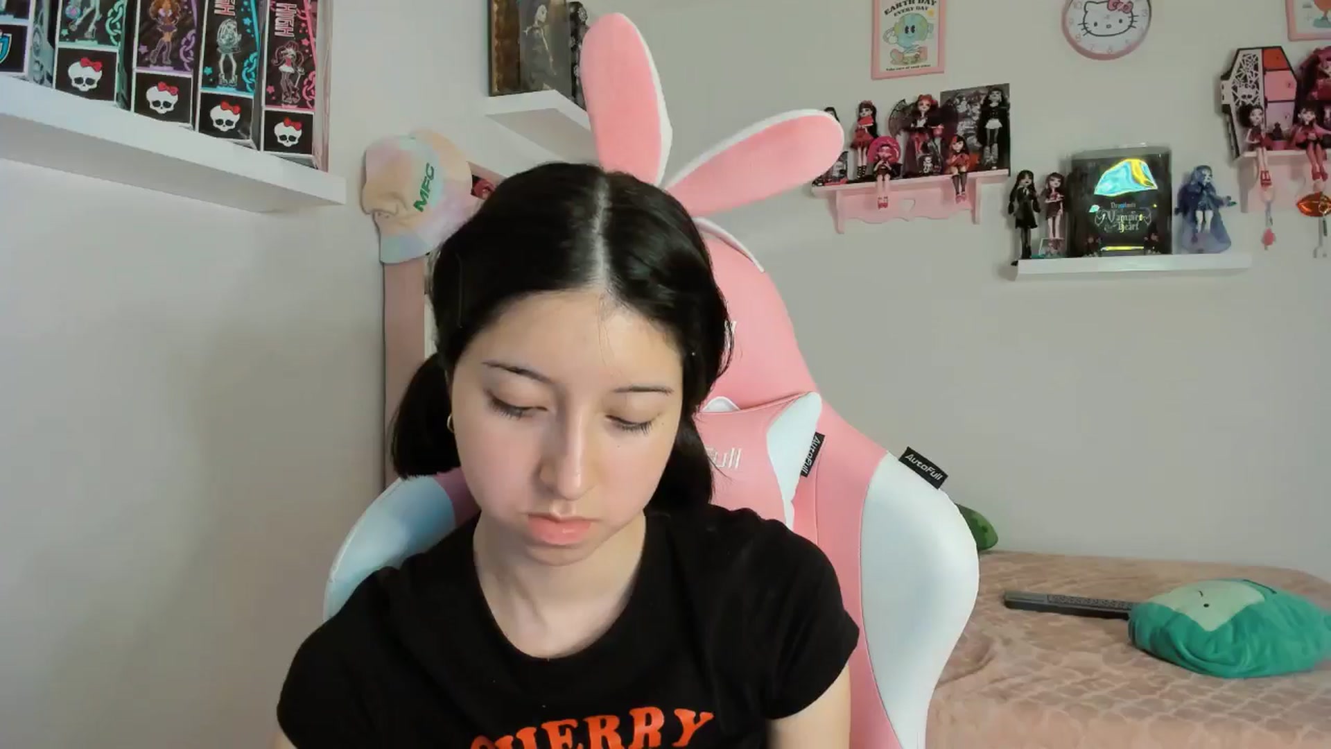 Gallery image thumbnail from Cherrycute666's myfreecams stream on, 11/08/2024, 08:42 image 15 of 20