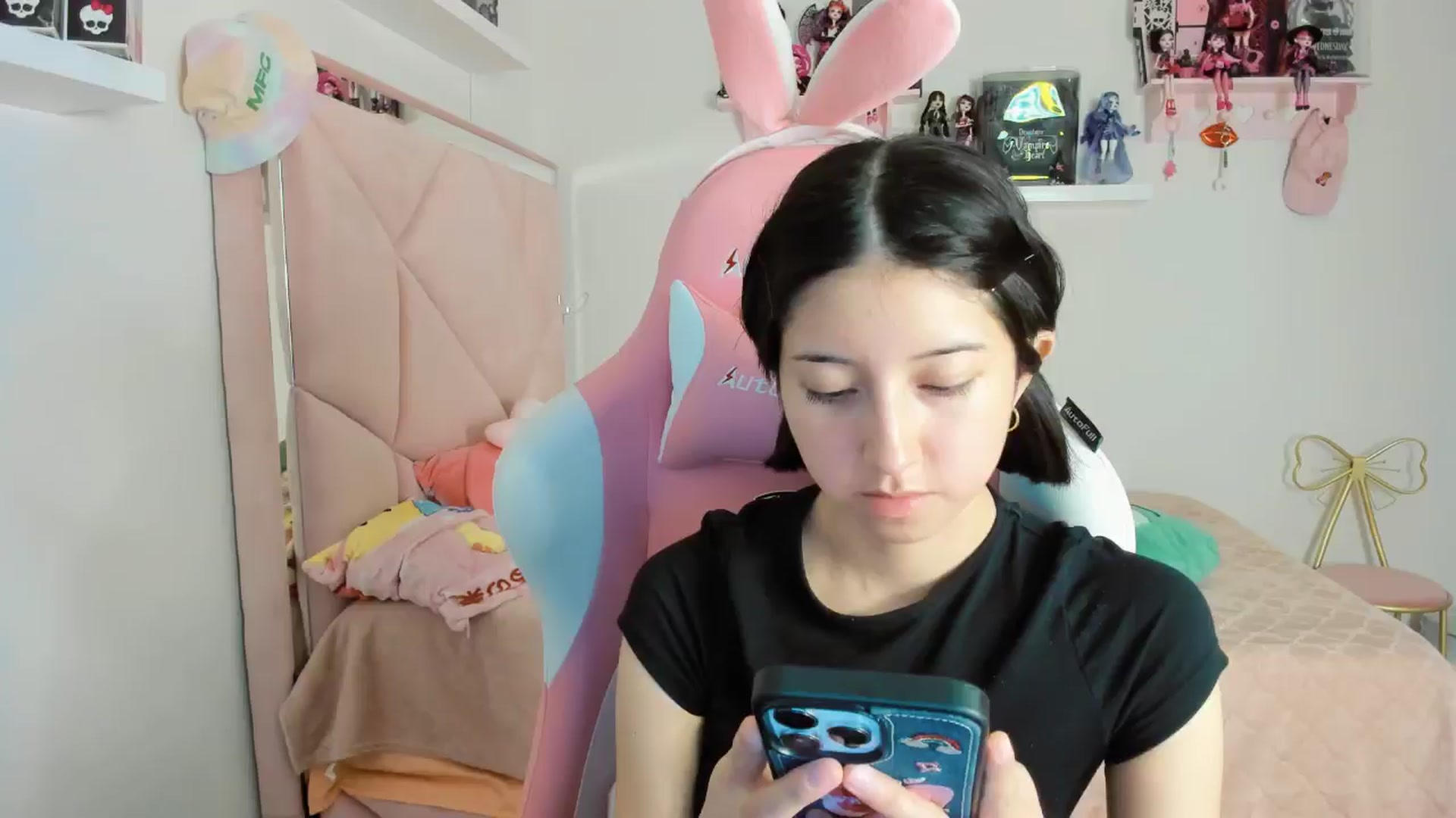 Gallery image thumbnail from Cherrycute666's myfreecams stream on, 11/08/2024, 08:42 image 1 of 20
