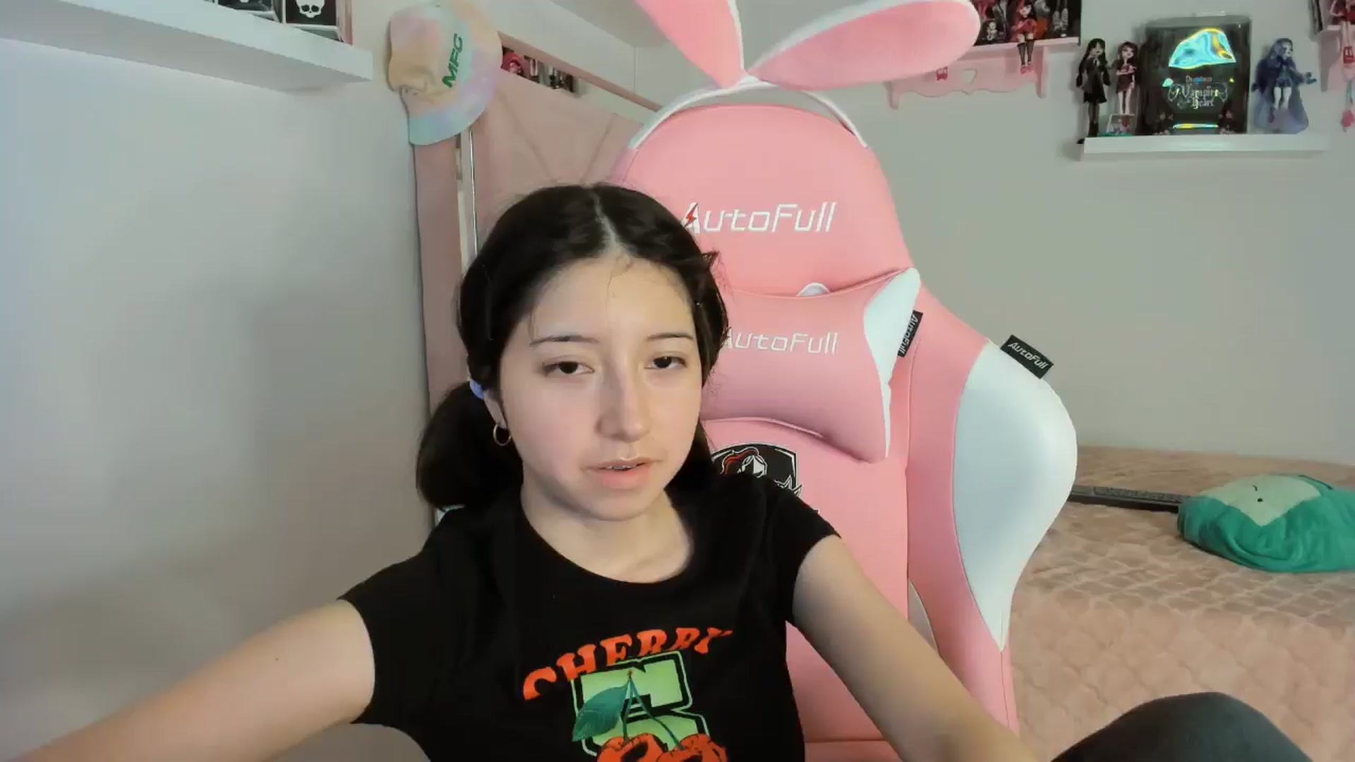 Gallery image thumbnail from Cherrycute666's myfreecams stream on, 11/08/2024, 10:21 image 11 of 20