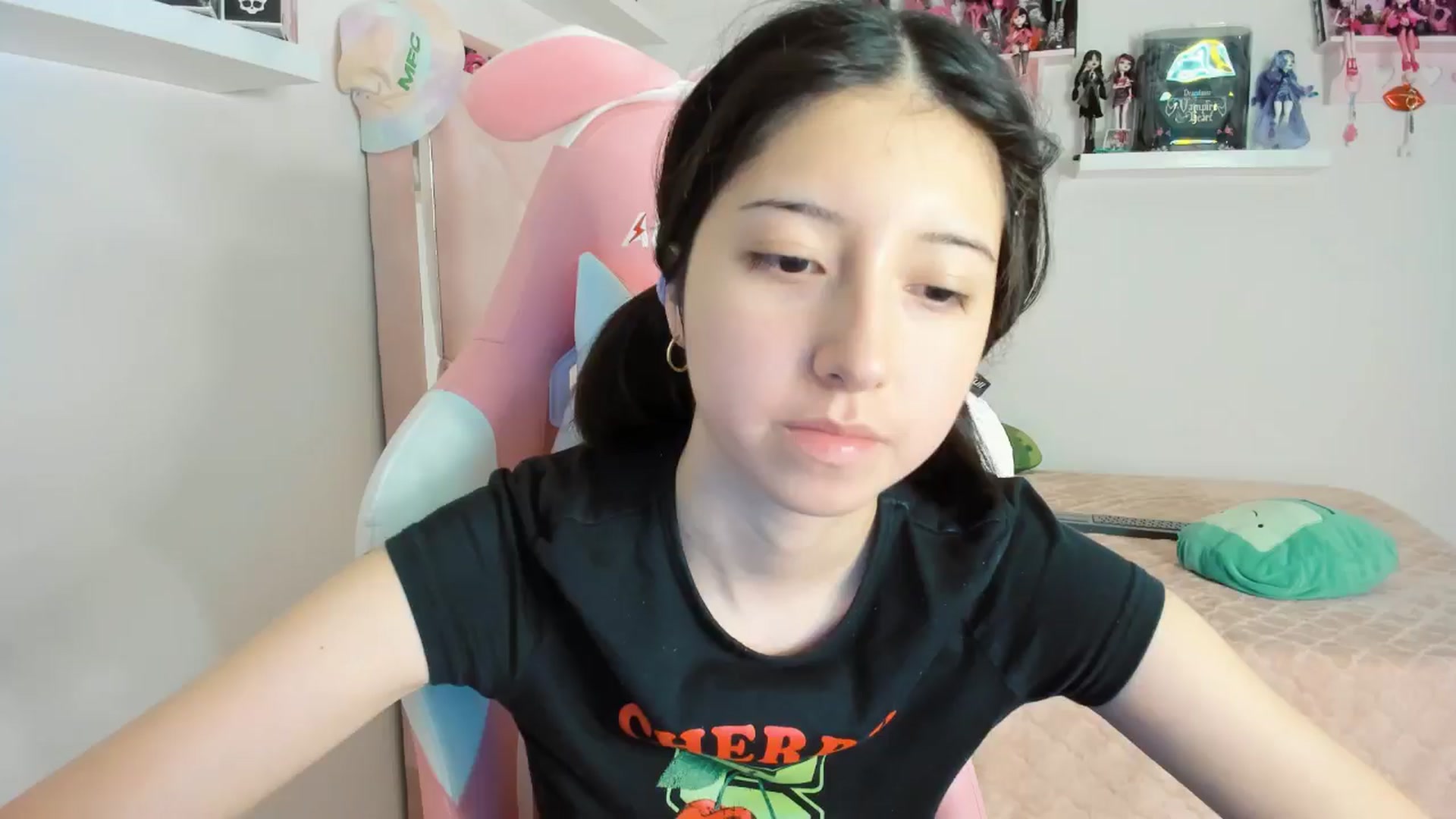 Gallery image thumbnail from Cherrycute666's myfreecams stream on, 11/08/2024, 10:21 image 8 of 20