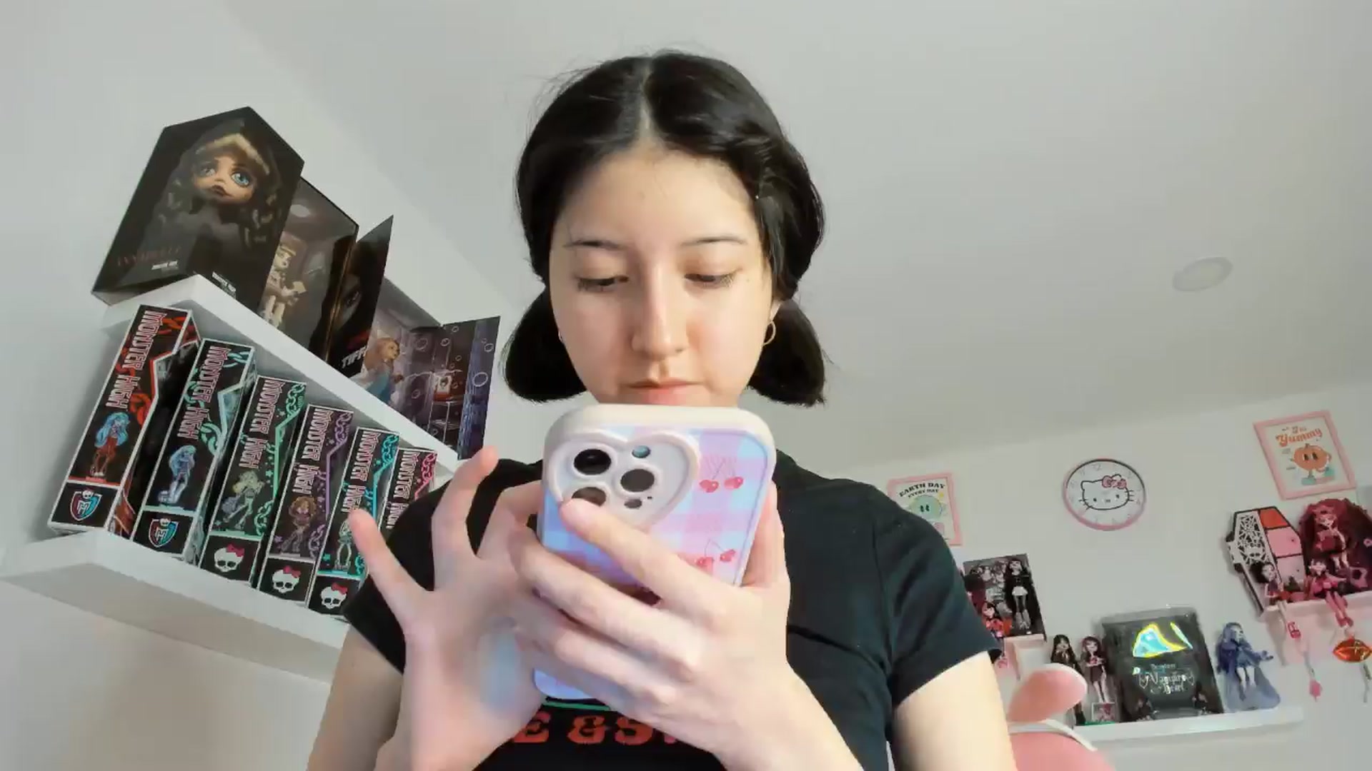 Gallery image thumbnail from Cherrycute666's myfreecams stream on, 11/08/2024, 10:21 image 16 of 20