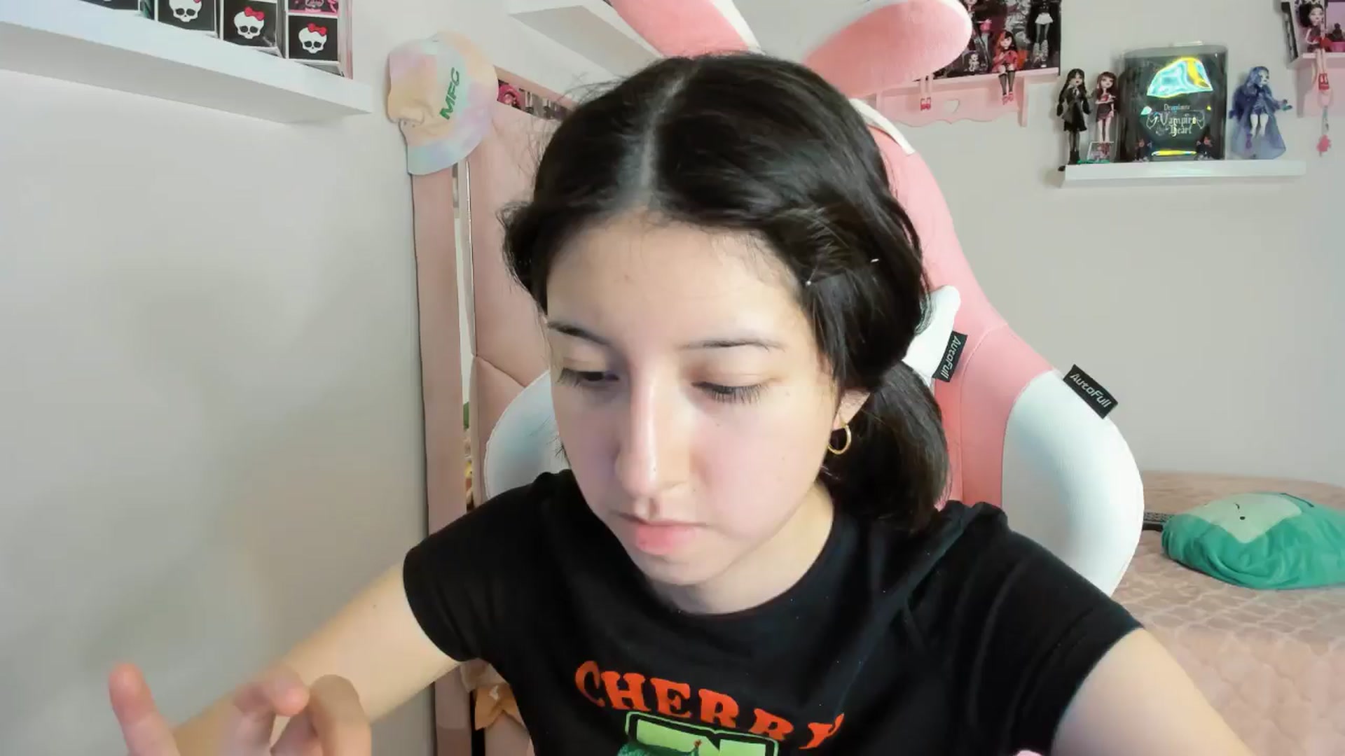 Gallery image thumbnail from Cherrycute666's myfreecams stream on, 11/08/2024, 10:21 image 17 of 20