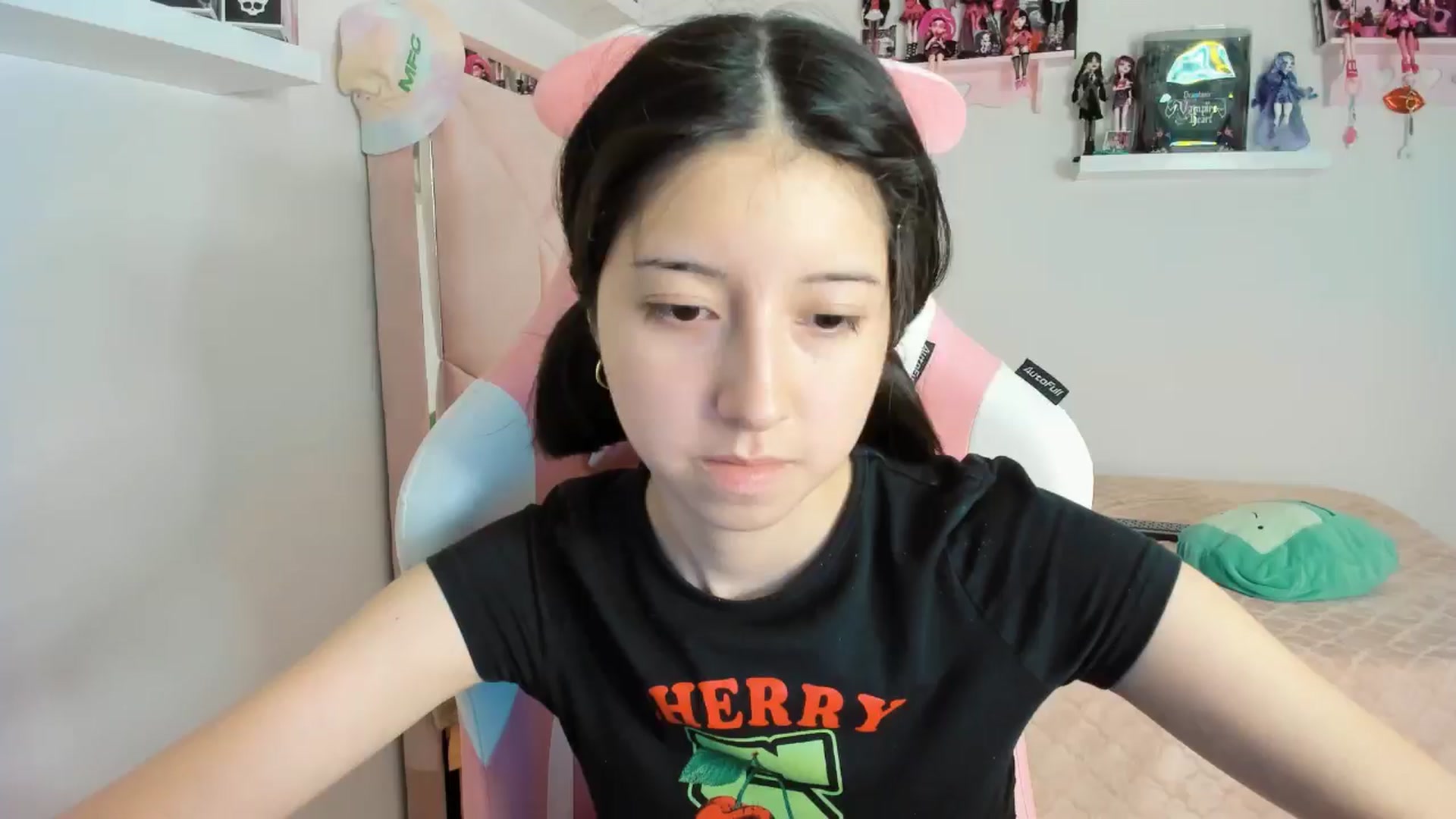 Gallery image thumbnail from Cherrycute666's myfreecams stream on, 11/08/2024, 10:21 image 7 of 20