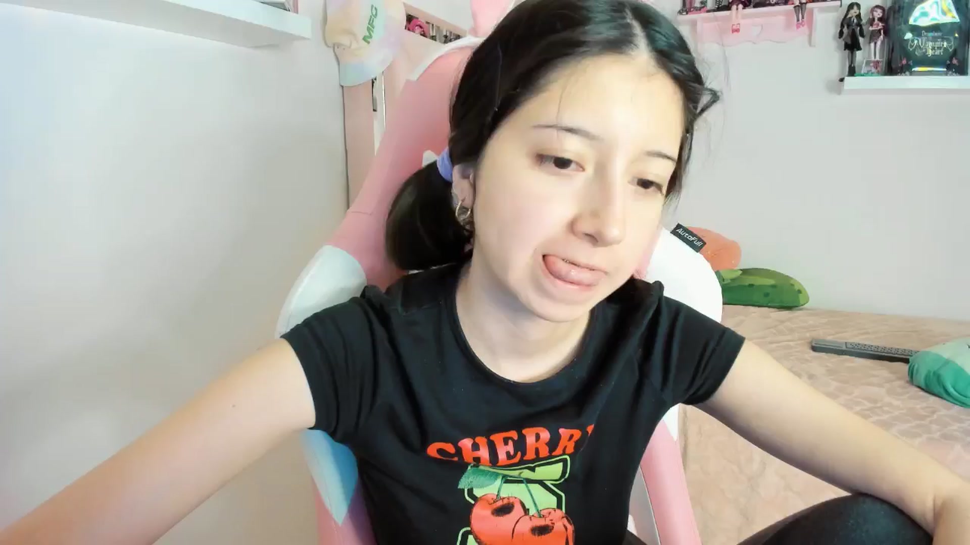 Gallery image thumbnail from Cherrycute666's myfreecams stream on, 11/08/2024, 10:21 image 5 of 20