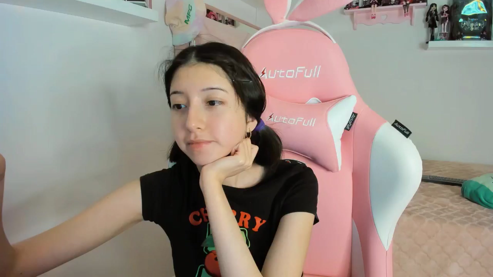 Gallery image thumbnail from Cherrycute666's myfreecams stream on, 11/08/2024, 10:21 image 4 of 20
