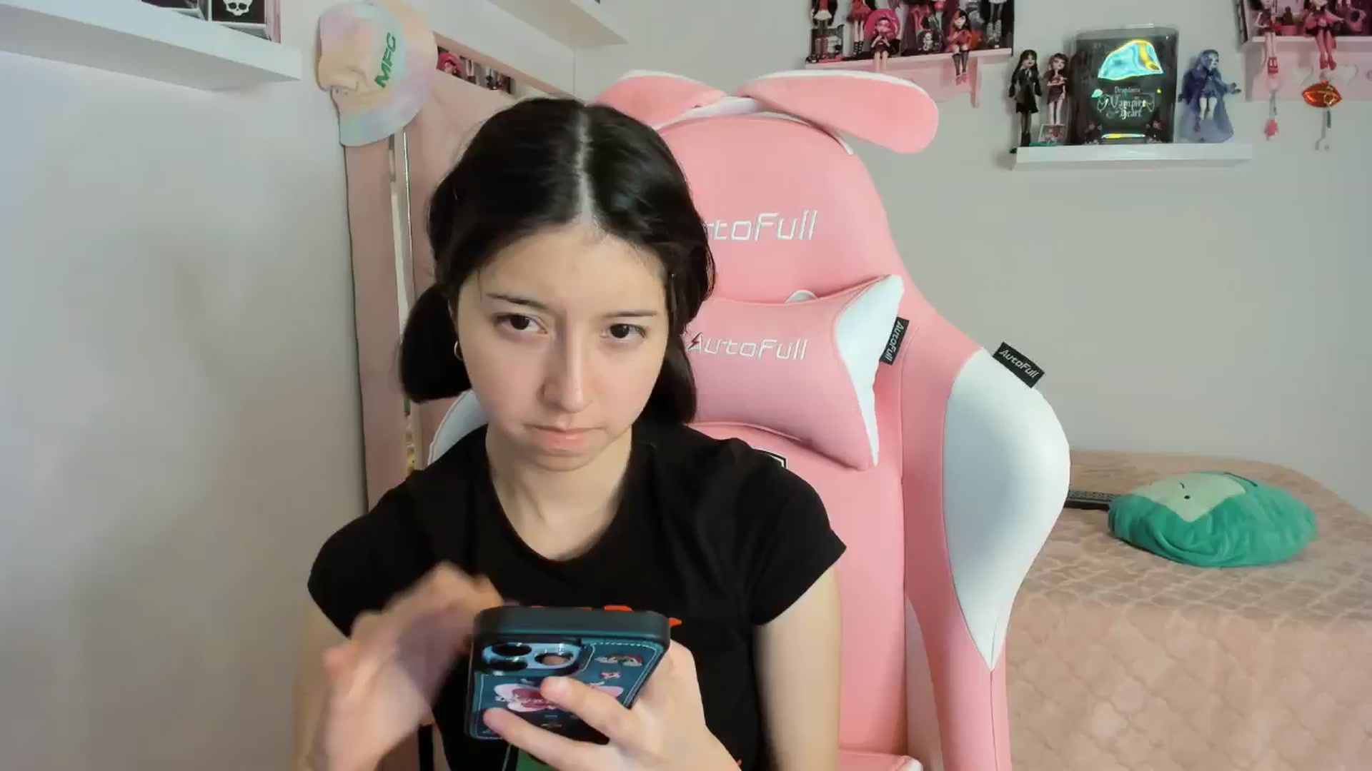 Gallery image thumbnail from Cherrycute666's myfreecams stream on, 11/08/2024, 10:21 image 9 of 20