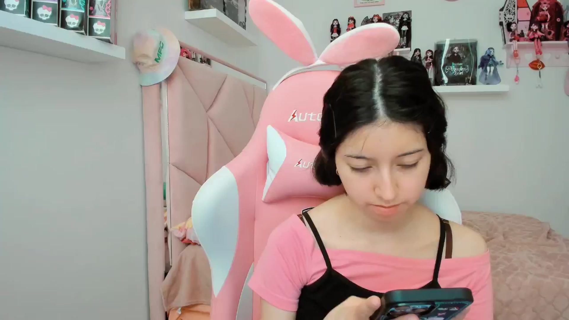 Gallery image thumbnail from Cherrycute666's myfreecams stream on, 11/08/2024, 22:36 image 13 of 20