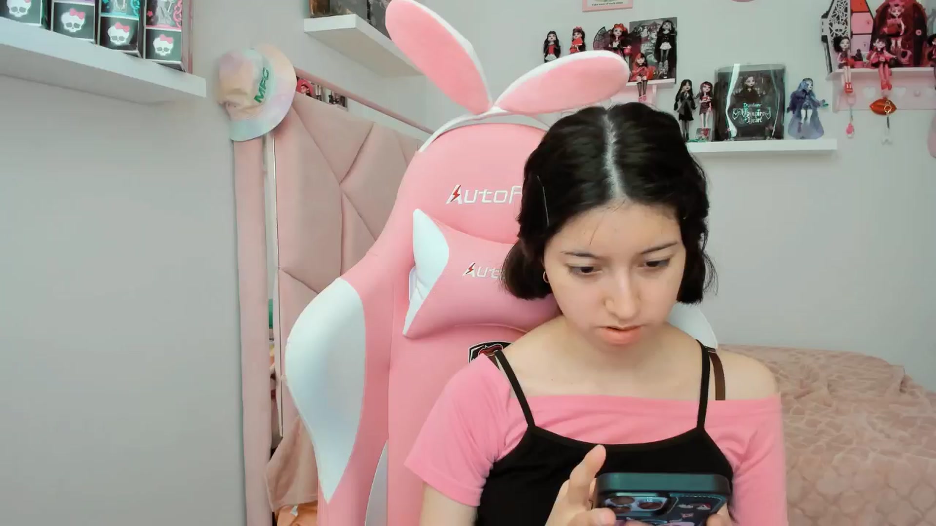 Gallery image thumbnail from Cherrycute666's myfreecams stream on, 11/08/2024, 22:36 image 4 of 20