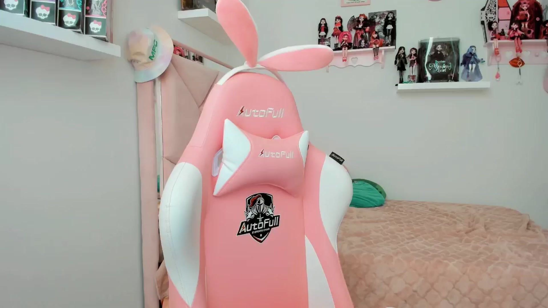 Gallery image thumbnail from Cherrycute666's myfreecams stream on, 11/08/2024, 22:36 image 19 of 20