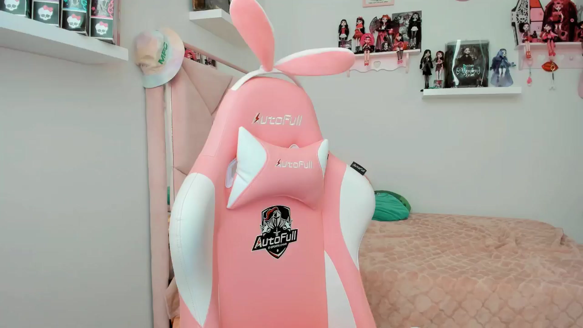 Gallery image thumbnail from Cherrycute666's myfreecams stream on, 11/08/2024, 22:36 image 18 of 20