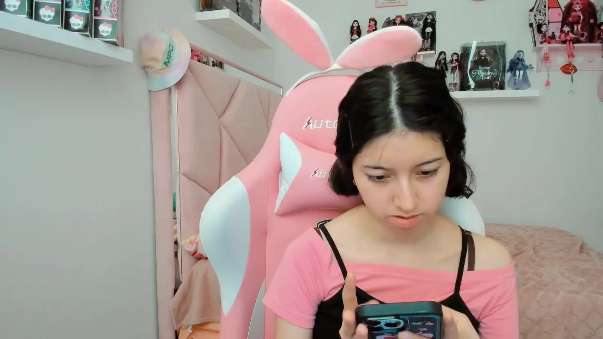 Gallery image thumbnail from Cherrycute666's myfreecams stream on, 11/08/2024, 22:36 image 14 of 20