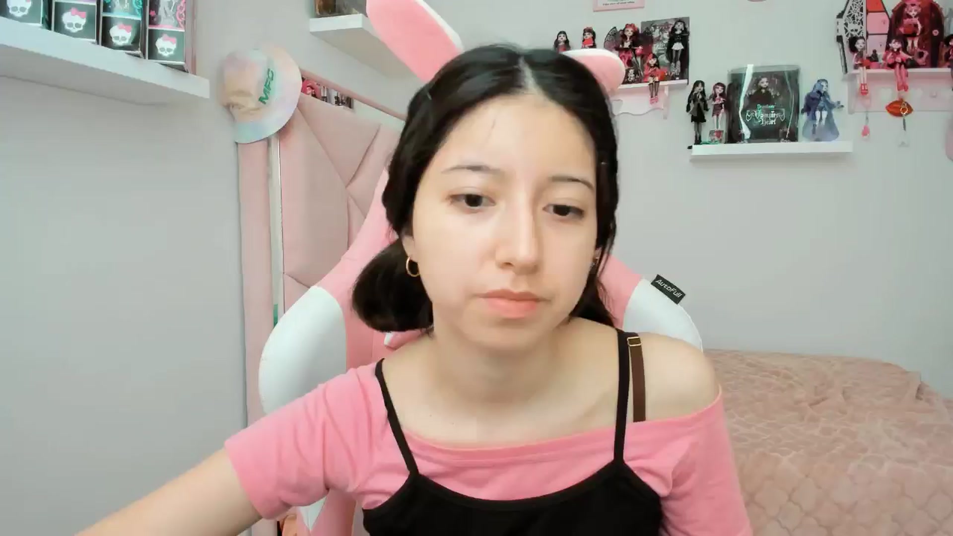 Gallery image thumbnail from Cherrycute666's myfreecams stream on, 11/08/2024, 22:36 image 5 of 20