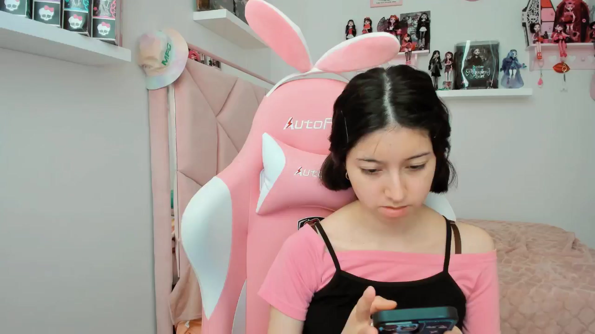 Gallery image thumbnail from Cherrycute666's myfreecams stream on, 11/08/2024, 22:36 image 3 of 20