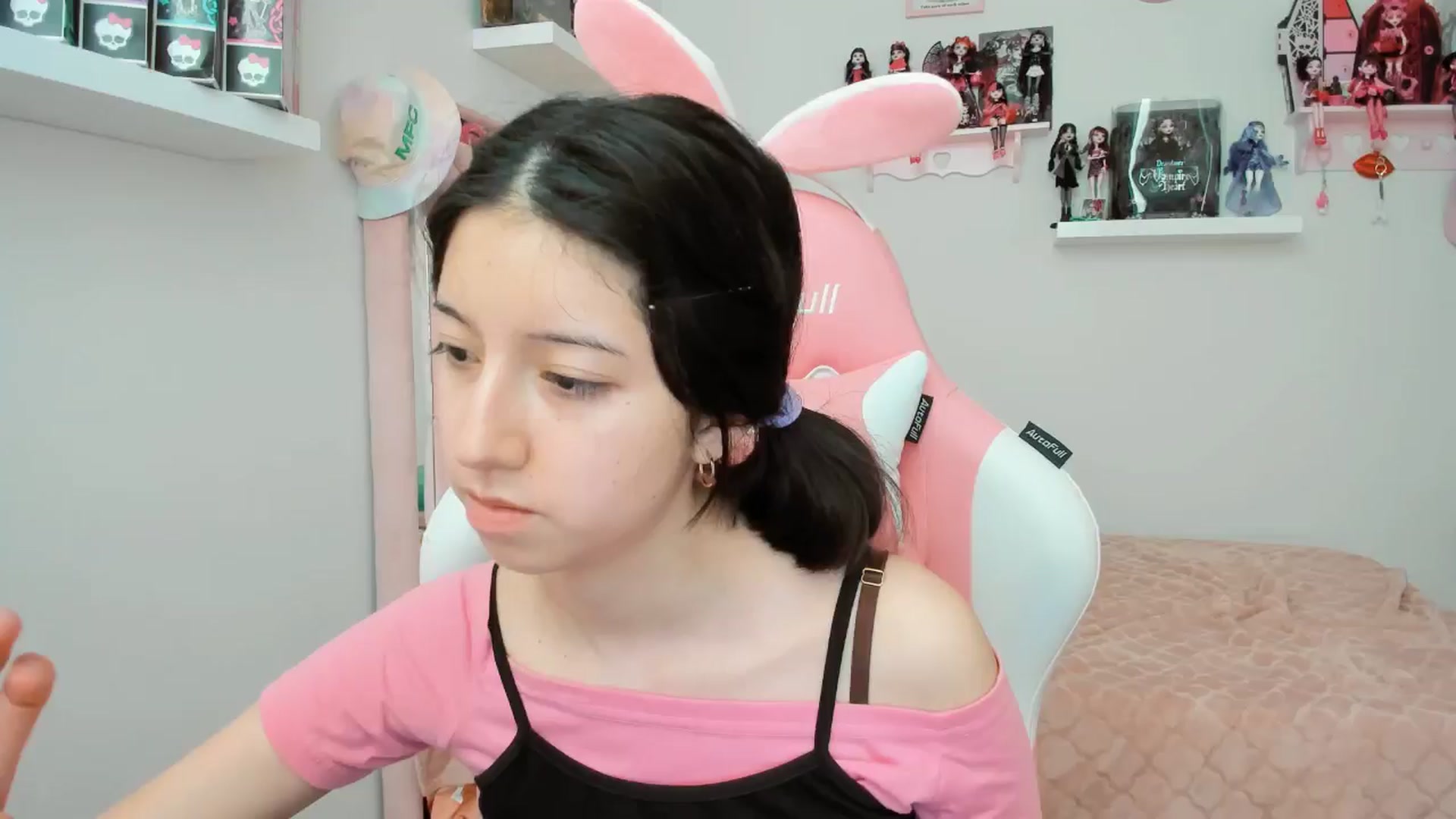 Gallery image thumbnail from Cherrycute666's myfreecams stream on, 11/08/2024, 22:36 image 6 of 20