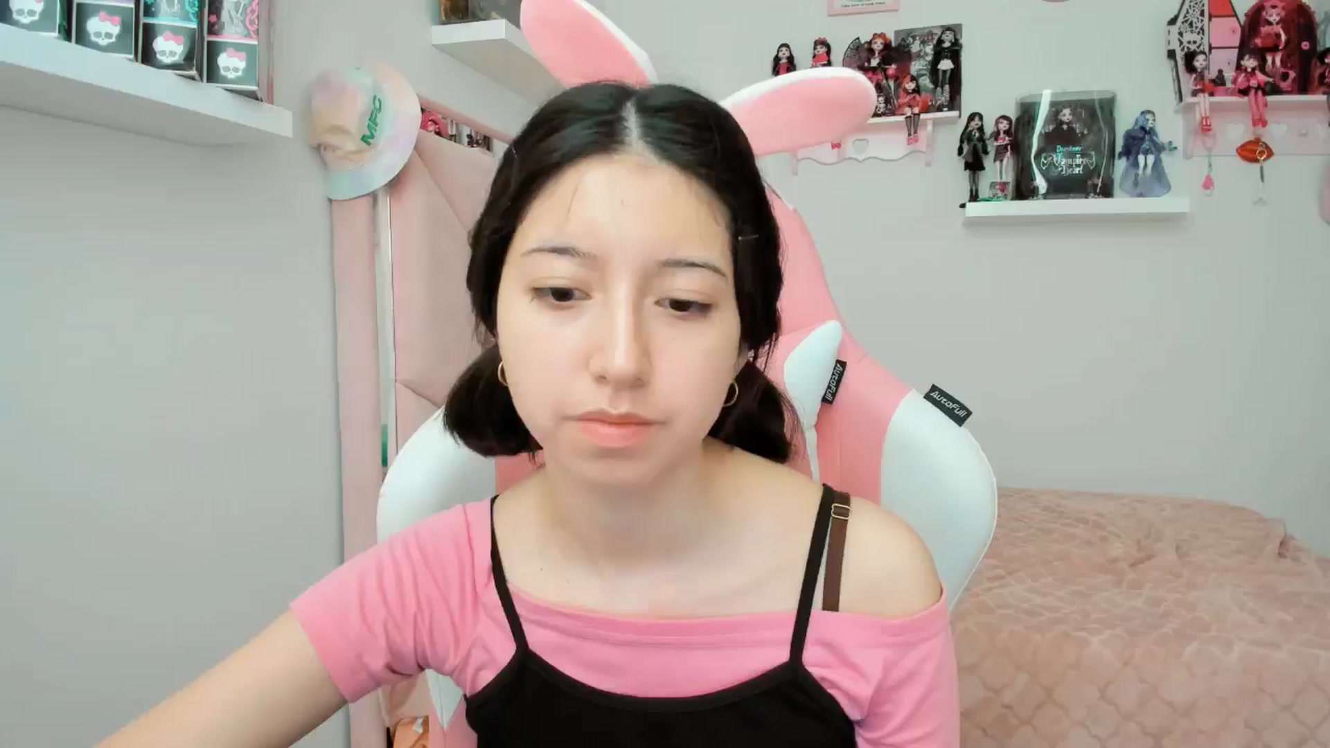 Gallery image thumbnail from Cherrycute666's myfreecams stream on, 11/08/2024, 22:36 image 7 of 20