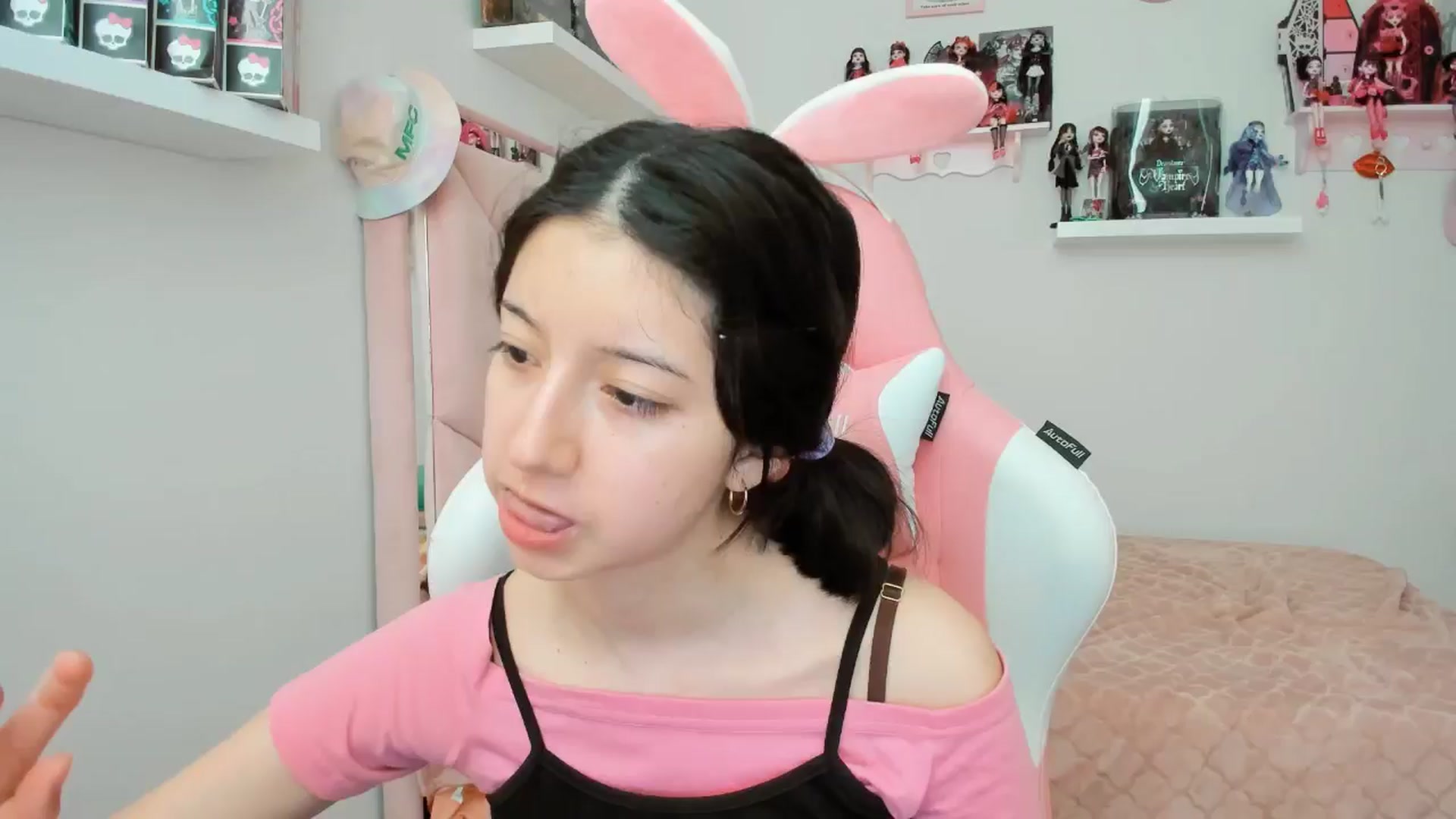 Gallery image thumbnail from Cherrycute666's myfreecams stream on, 11/08/2024, 22:36 image 10 of 20