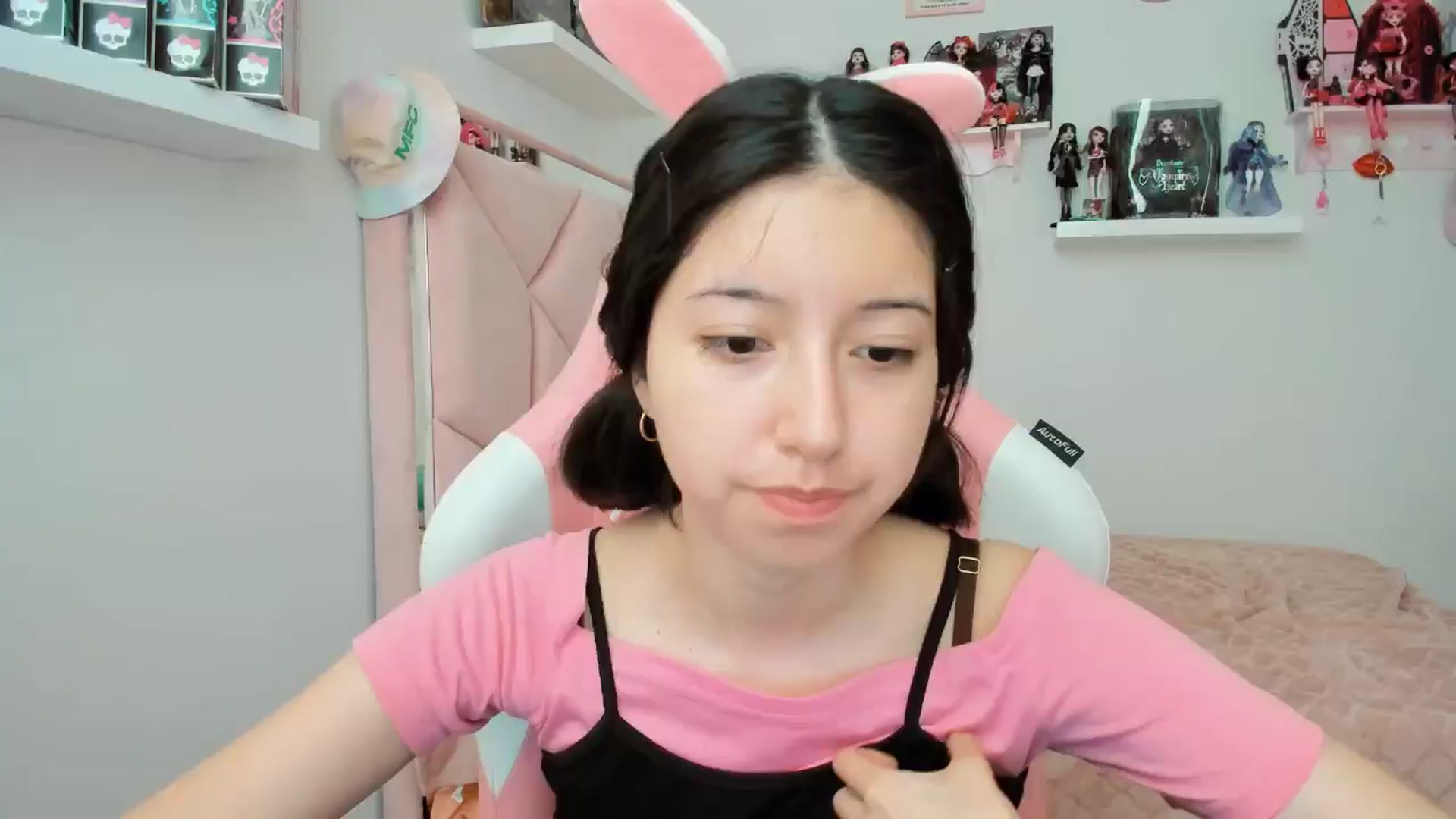 Gallery image thumbnail from Cherrycute666's myfreecams stream on, 11/08/2024, 22:36 image 9 of 20