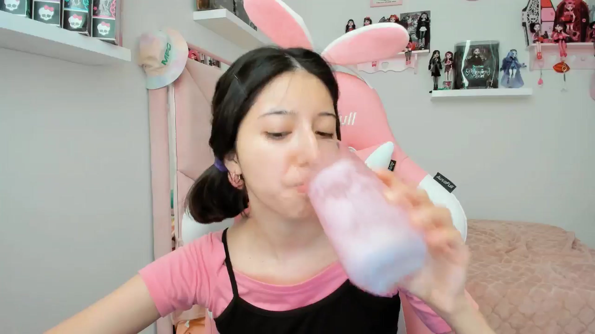 Gallery image thumbnail from Cherrycute666's myfreecams stream on, 11/08/2024, 22:36 image 11 of 20