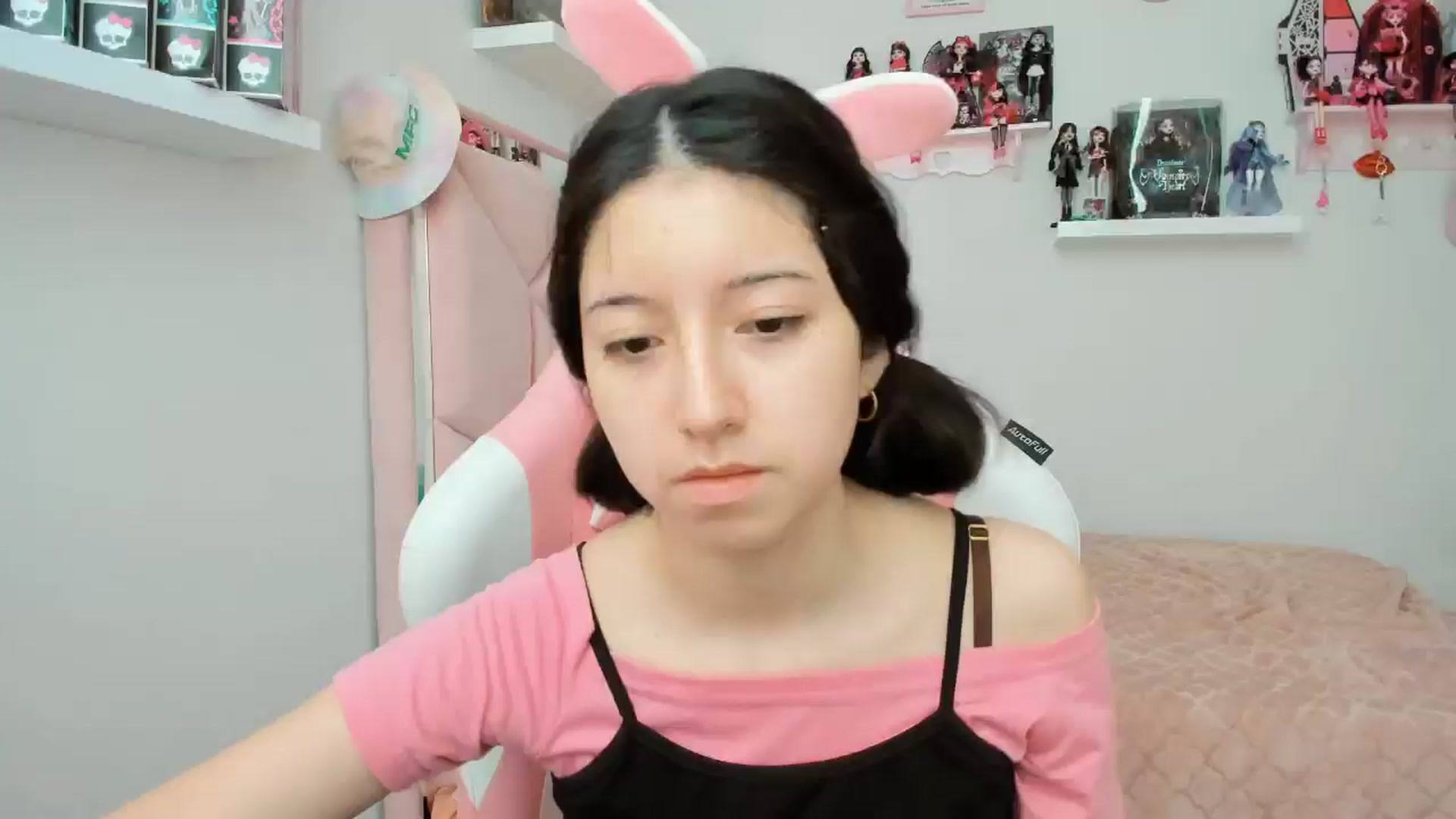 Gallery image thumbnail from Cherrycute666's myfreecams stream on, 11/08/2024, 22:36 image 1 of 20