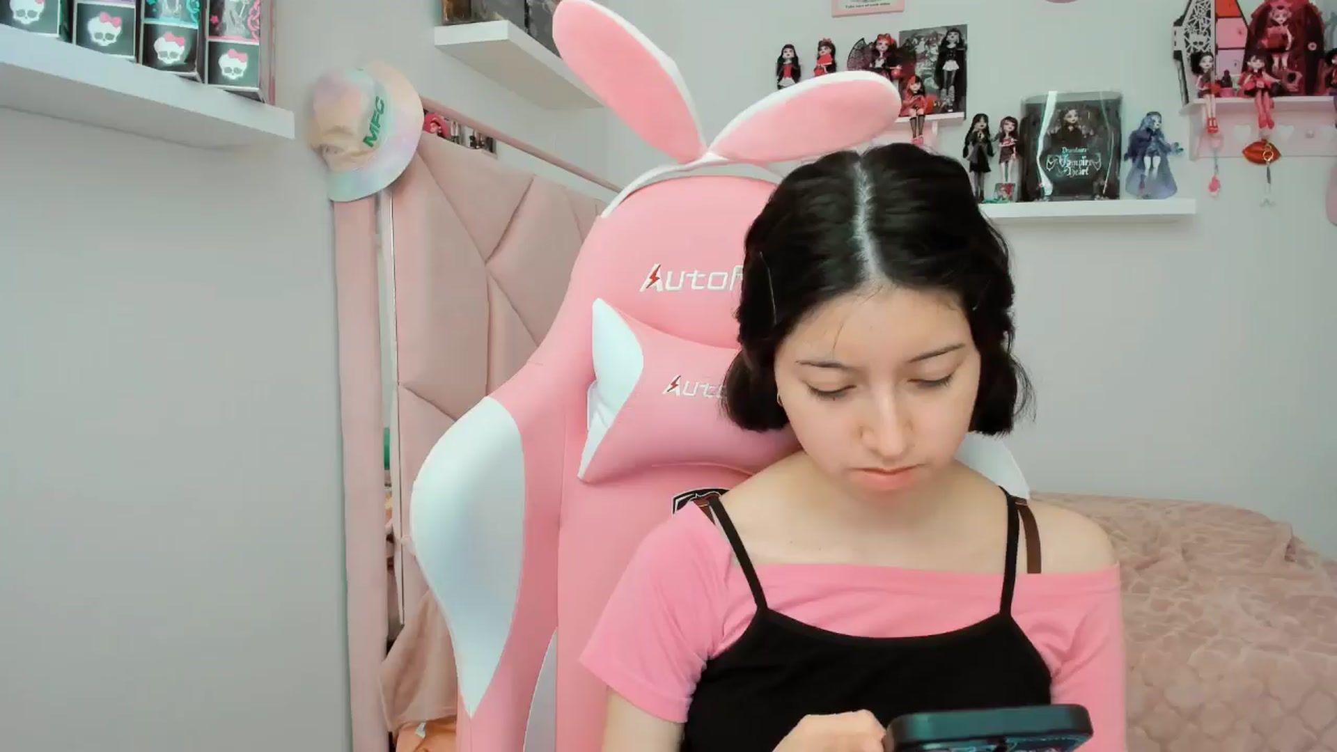 Gallery image thumbnail from Cherrycute666's myfreecams stream on, 11/08/2024, 22:36 image 2 of 20