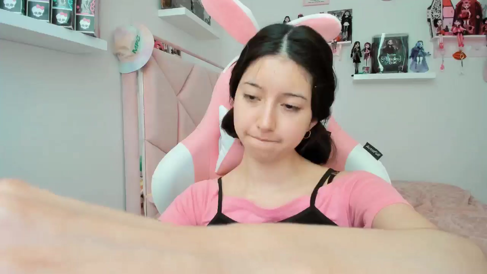 Gallery image thumbnail from Cherrycute666's myfreecams stream on, 11/08/2024, 22:36 image 12 of 20