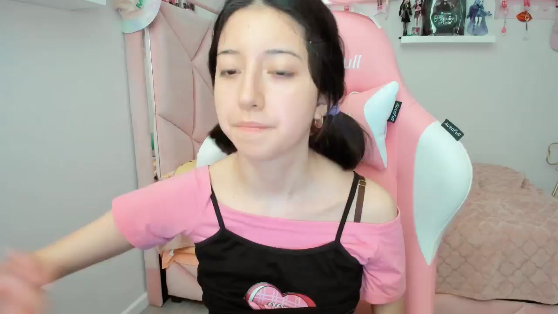 Gallery image thumbnail from Cherrycute666's myfreecams stream on, 11/09/2024, 24:02 image 4 of 20