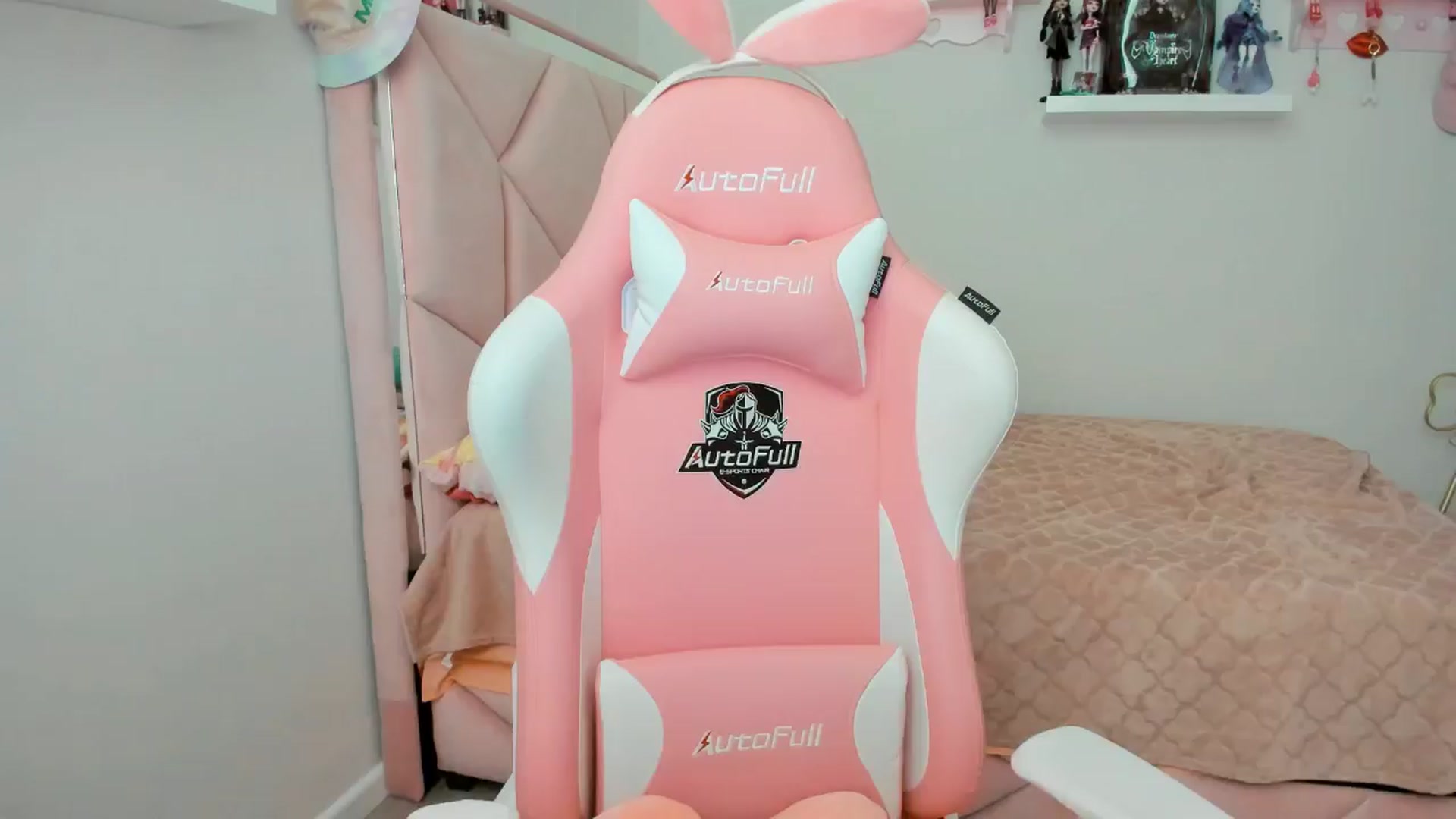 Gallery image thumbnail from Cherrycute666's myfreecams stream on, 11/09/2024, 24:02 image 5 of 20