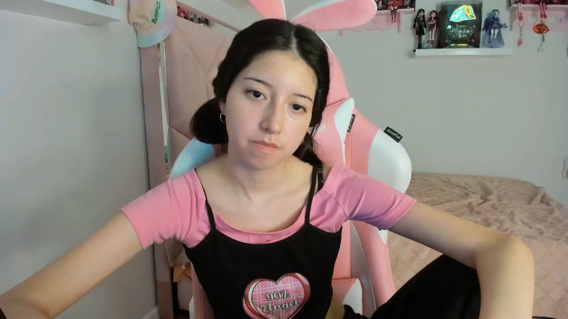 Gallery image thumbnail from Cherrycute666's myfreecams stream on, 11/09/2024, 24:02 image 16 of 20
