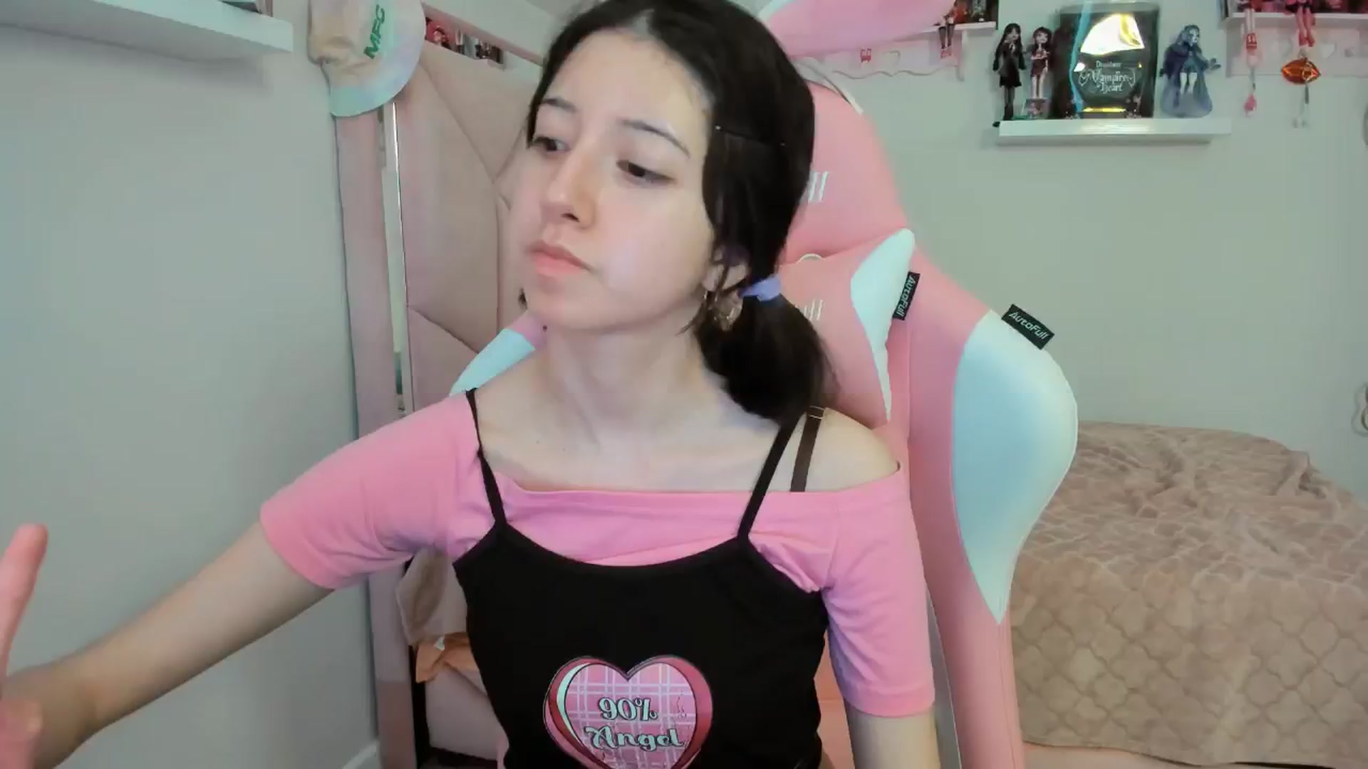 Gallery image thumbnail from Cherrycute666's myfreecams stream on, 11/09/2024, 24:02 image 11 of 20