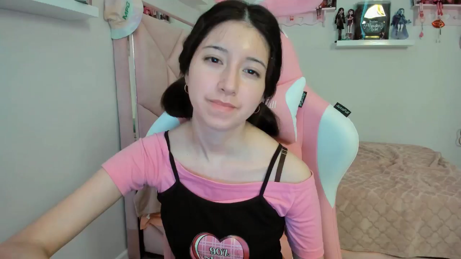 Gallery image thumbnail from Cherrycute666's myfreecams stream on, 11/09/2024, 24:02 image 12 of 20
