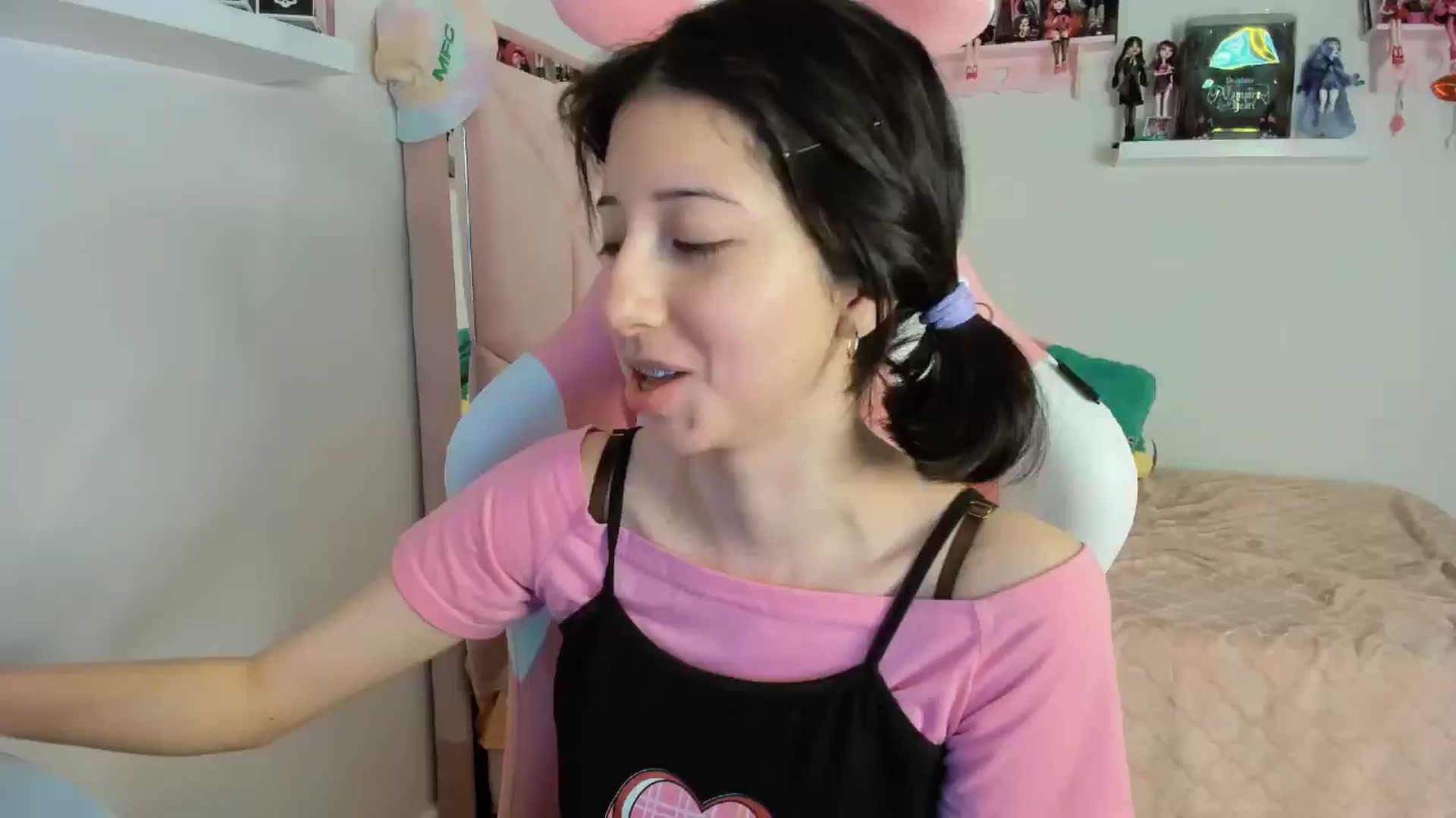 Gallery image thumbnail from Cherrycute666's myfreecams stream on, 11/09/2024, 03:31 image 1 of 20
