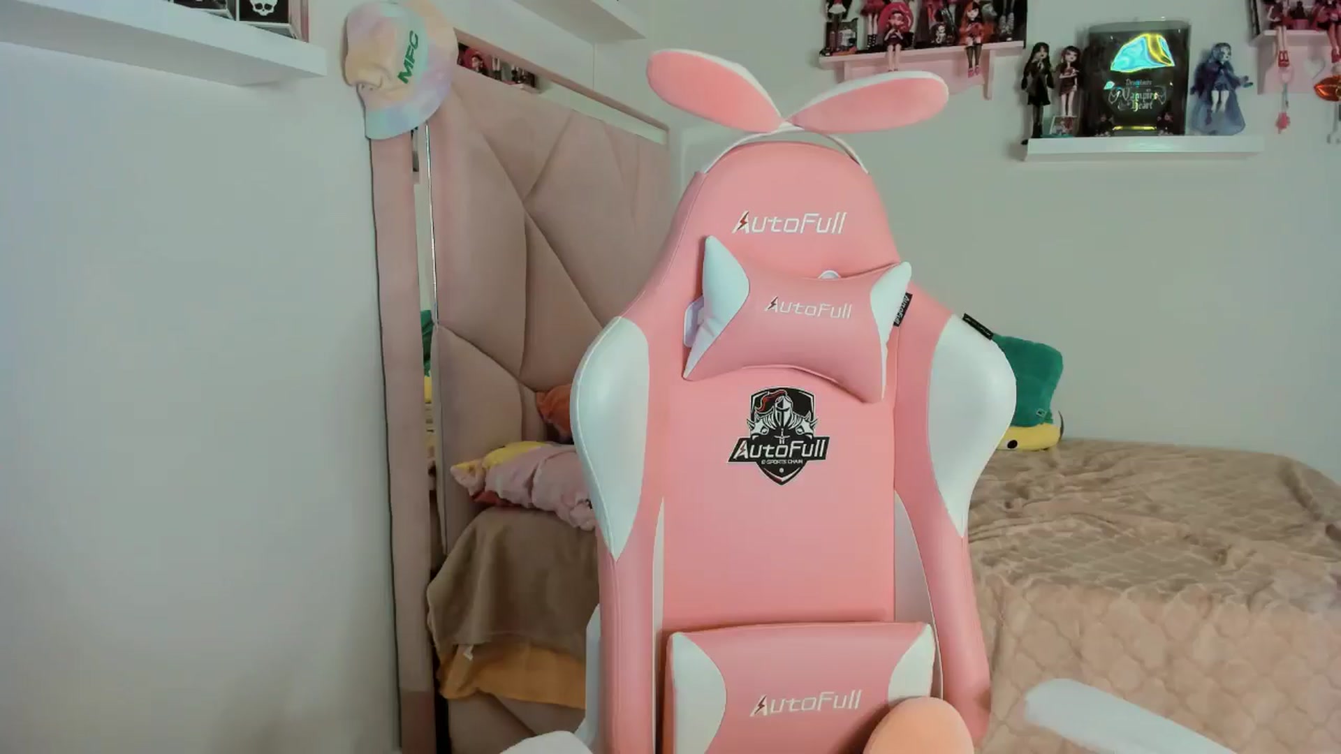 Gallery image thumbnail from Cherrycute666's myfreecams stream on, 11/09/2024, 03:31 image 2 of 20